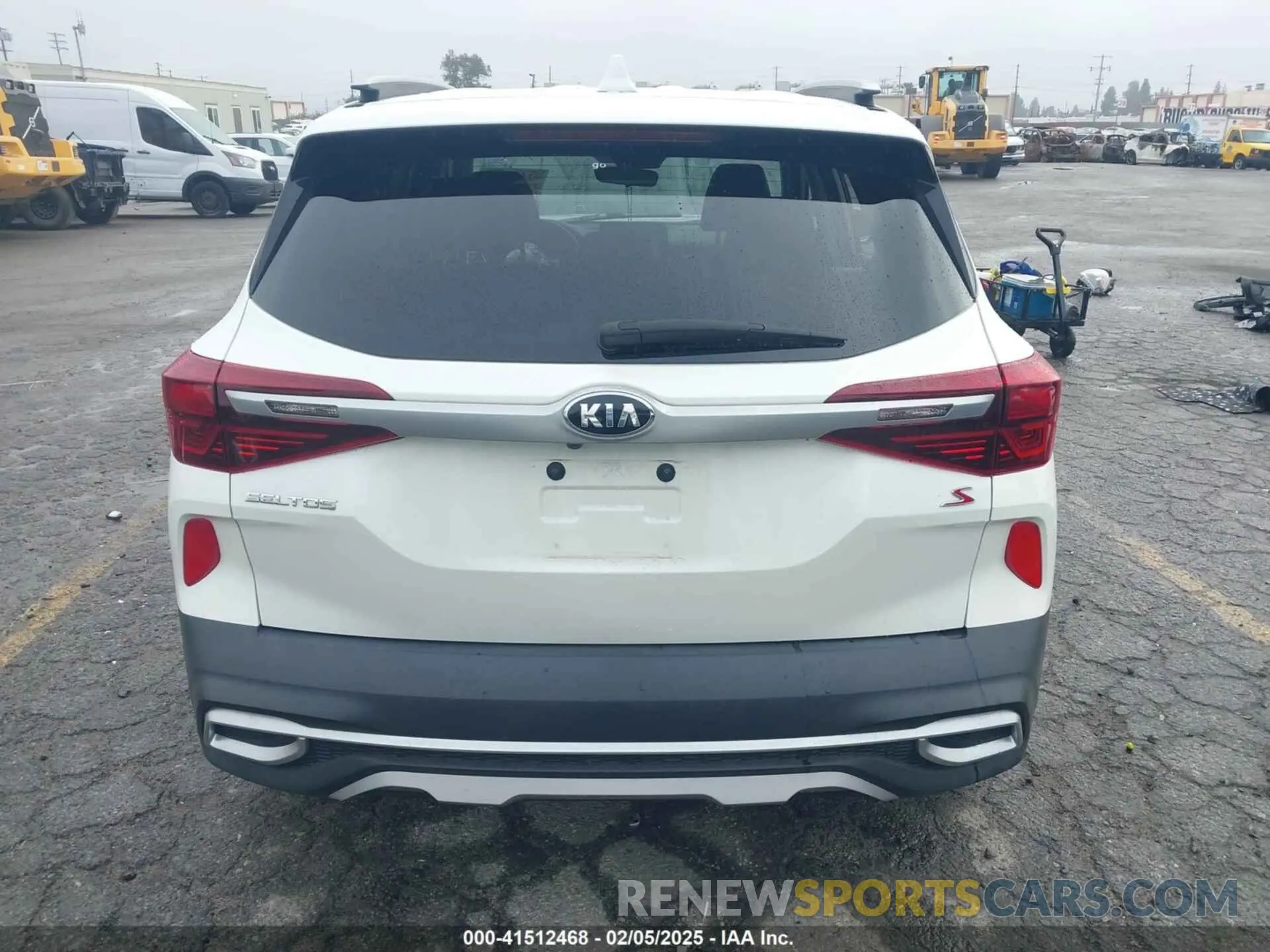 17 Photograph of a damaged car KNDEU2AAXM7058210 KIA SELTOS 2021