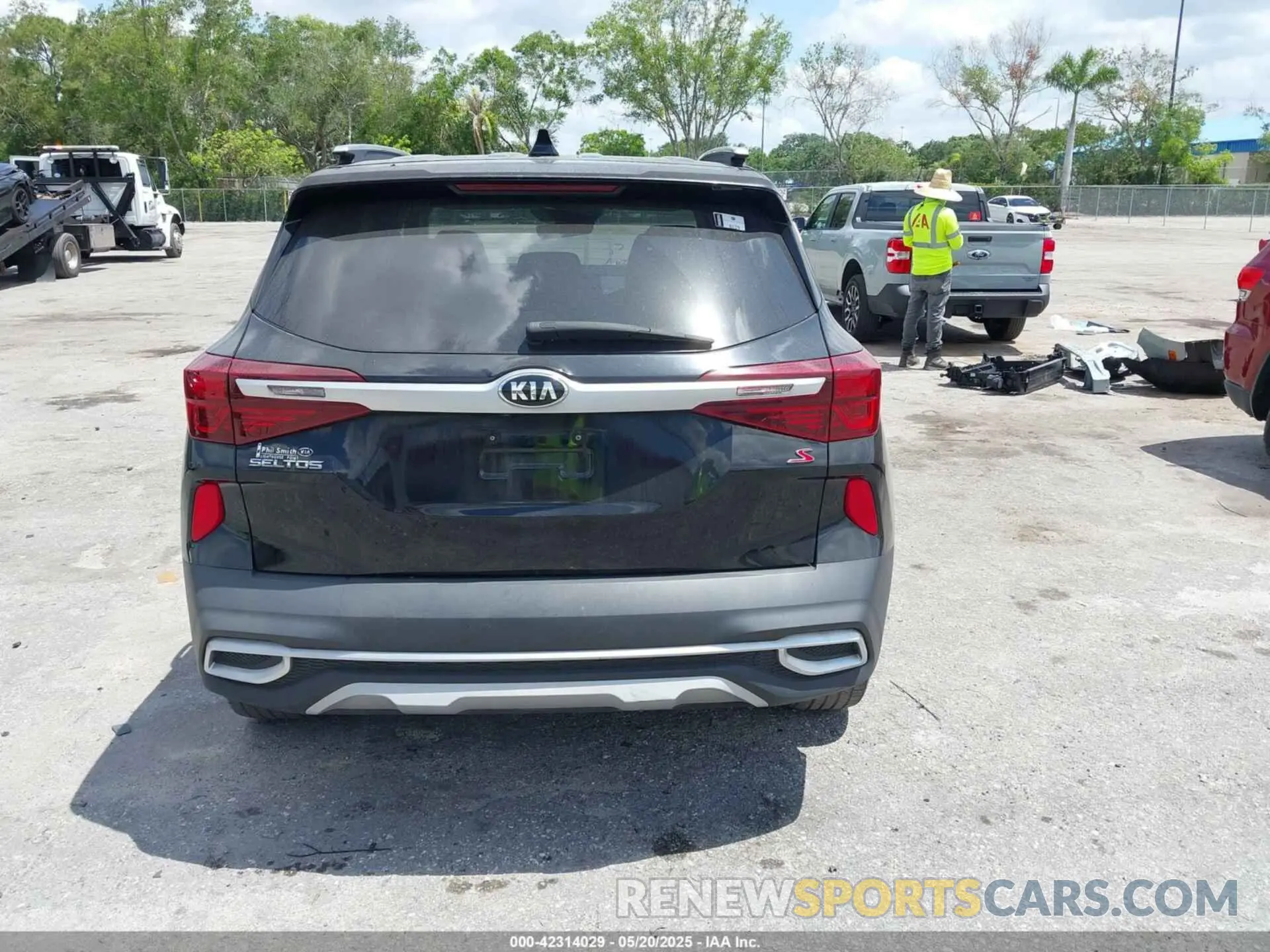 16 Photograph of a damaged car KNDEU2AAXM7082328 KIA SELTOS 2021