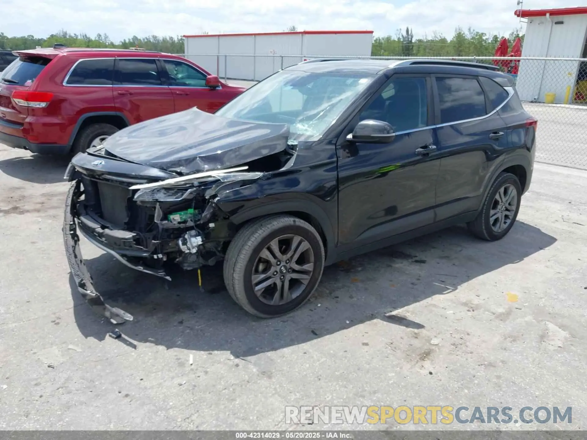 2 Photograph of a damaged car KNDEU2AAXM7082328 KIA SELTOS 2021