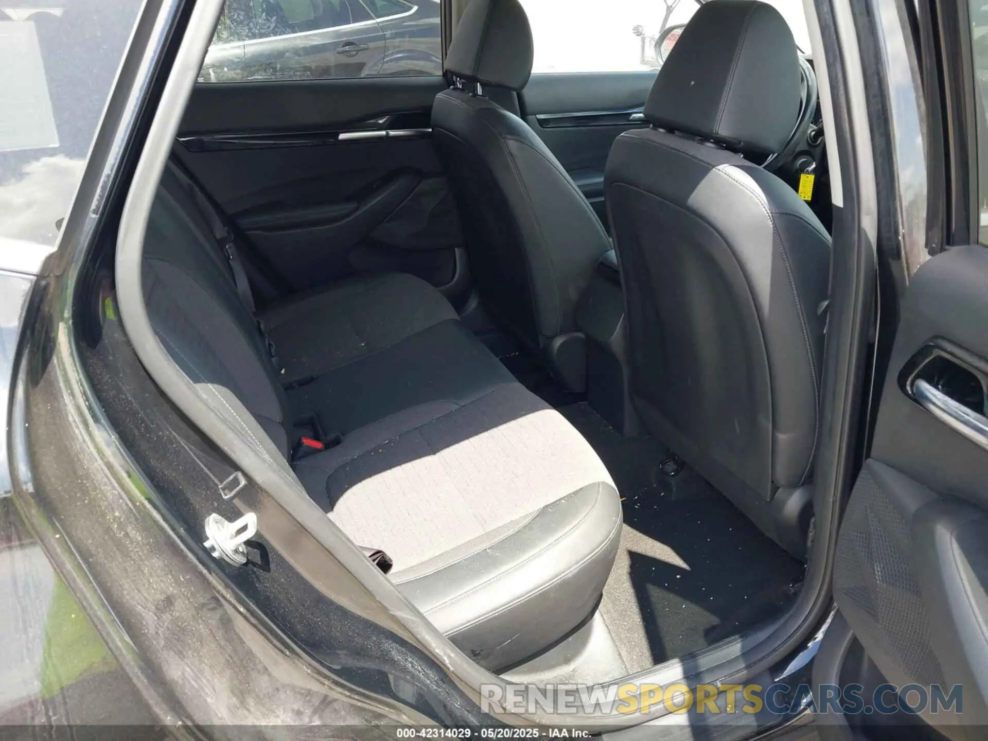 8 Photograph of a damaged car KNDEU2AAXM7082328 KIA SELTOS 2021