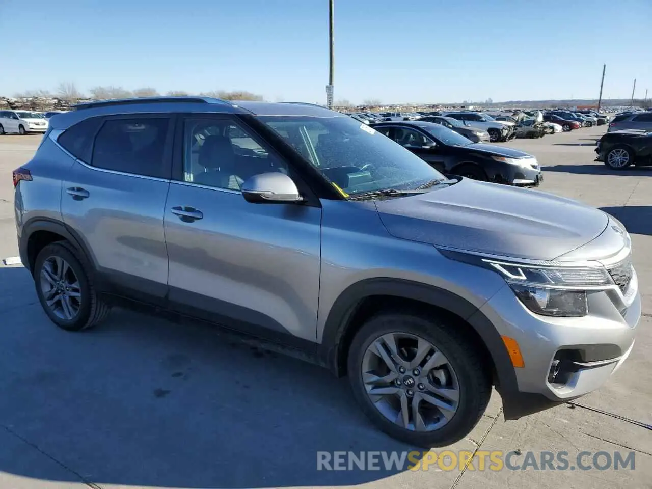 4 Photograph of a damaged car KNDEU2AAXM7095595 KIA SELTOS 2021