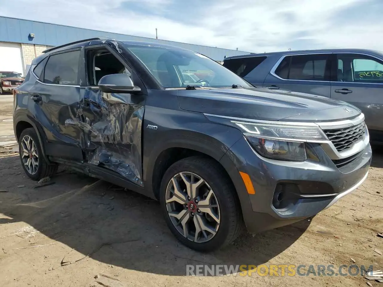 4 Photograph of a damaged car KNDEUCA20M7055458 KIA SELTOS 2021