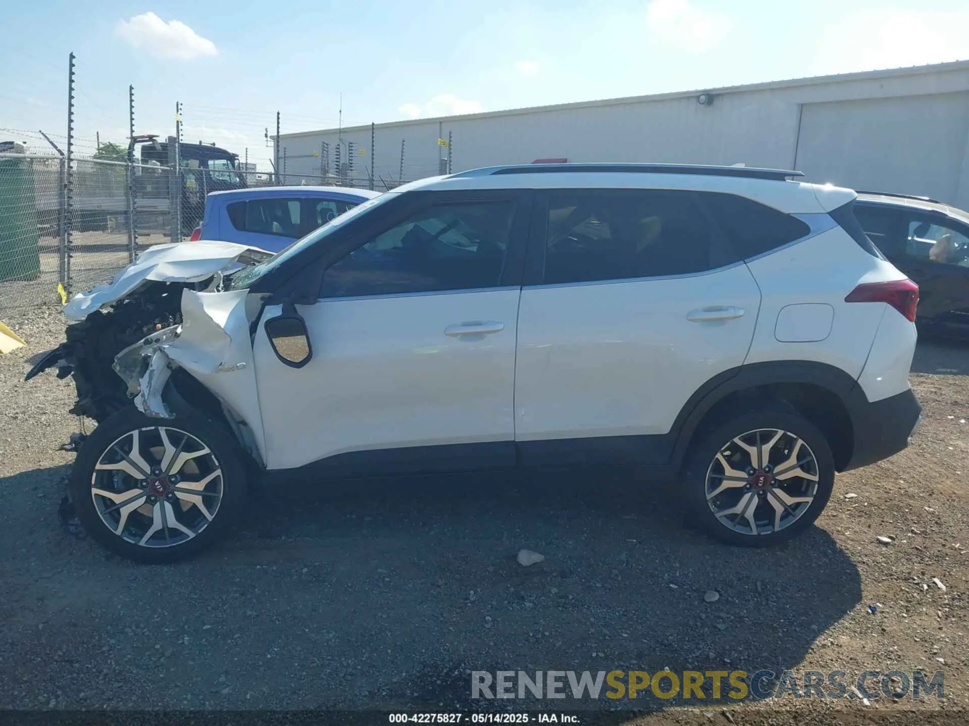 15 Photograph of a damaged car KNDEUCA20M7156399 KIA SELTOS 2021