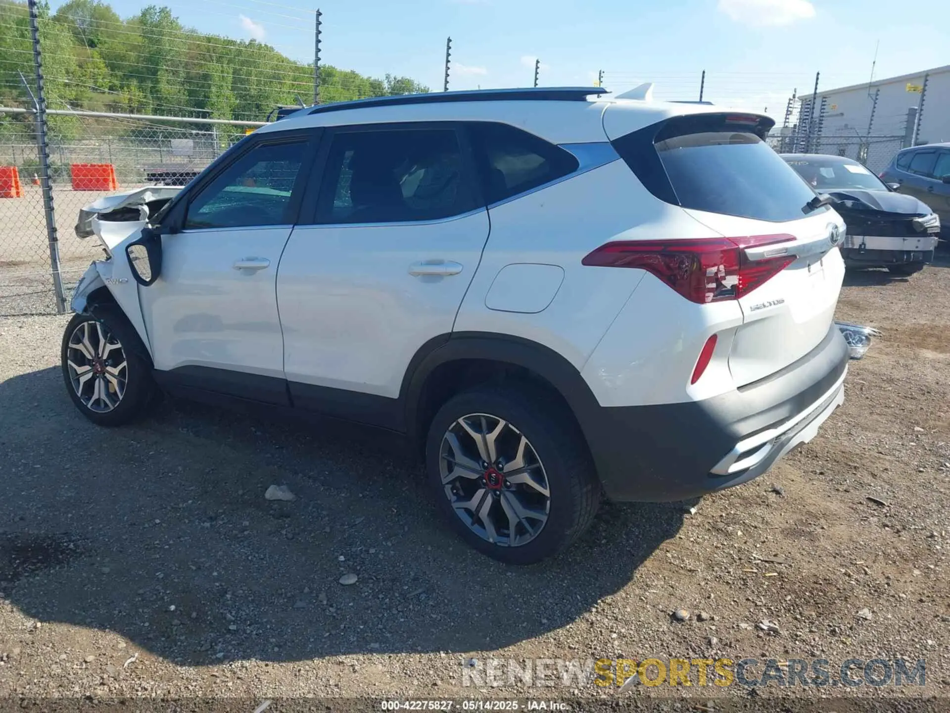 3 Photograph of a damaged car KNDEUCA20M7156399 KIA SELTOS 2021