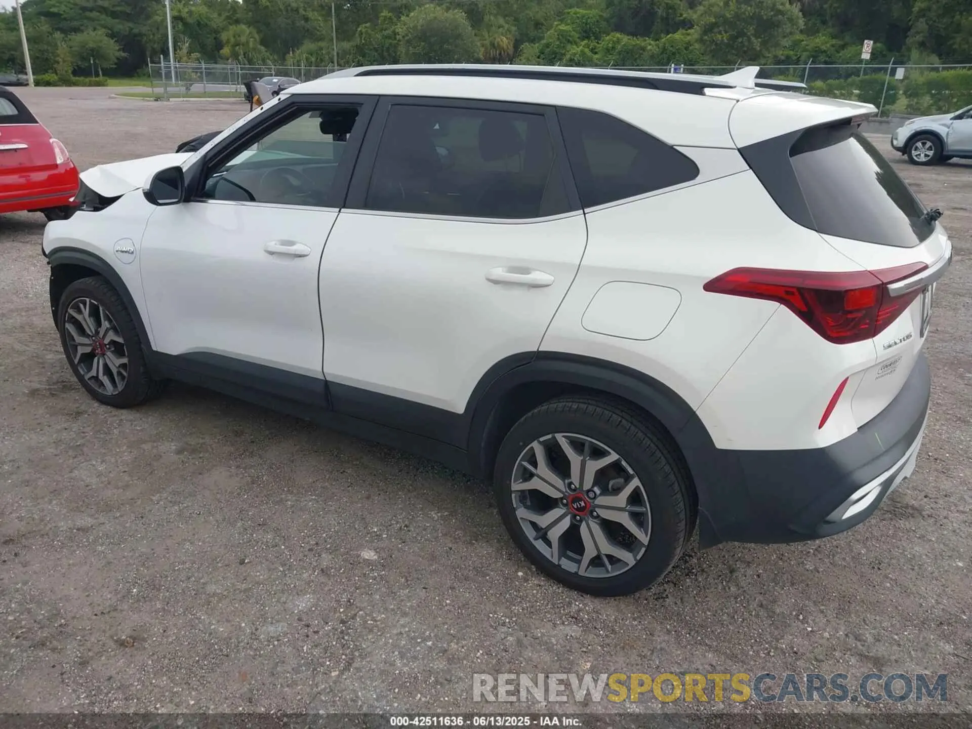 3 Photograph of a damaged car KNDEUCA21M7056893 KIA SELTOS 2021