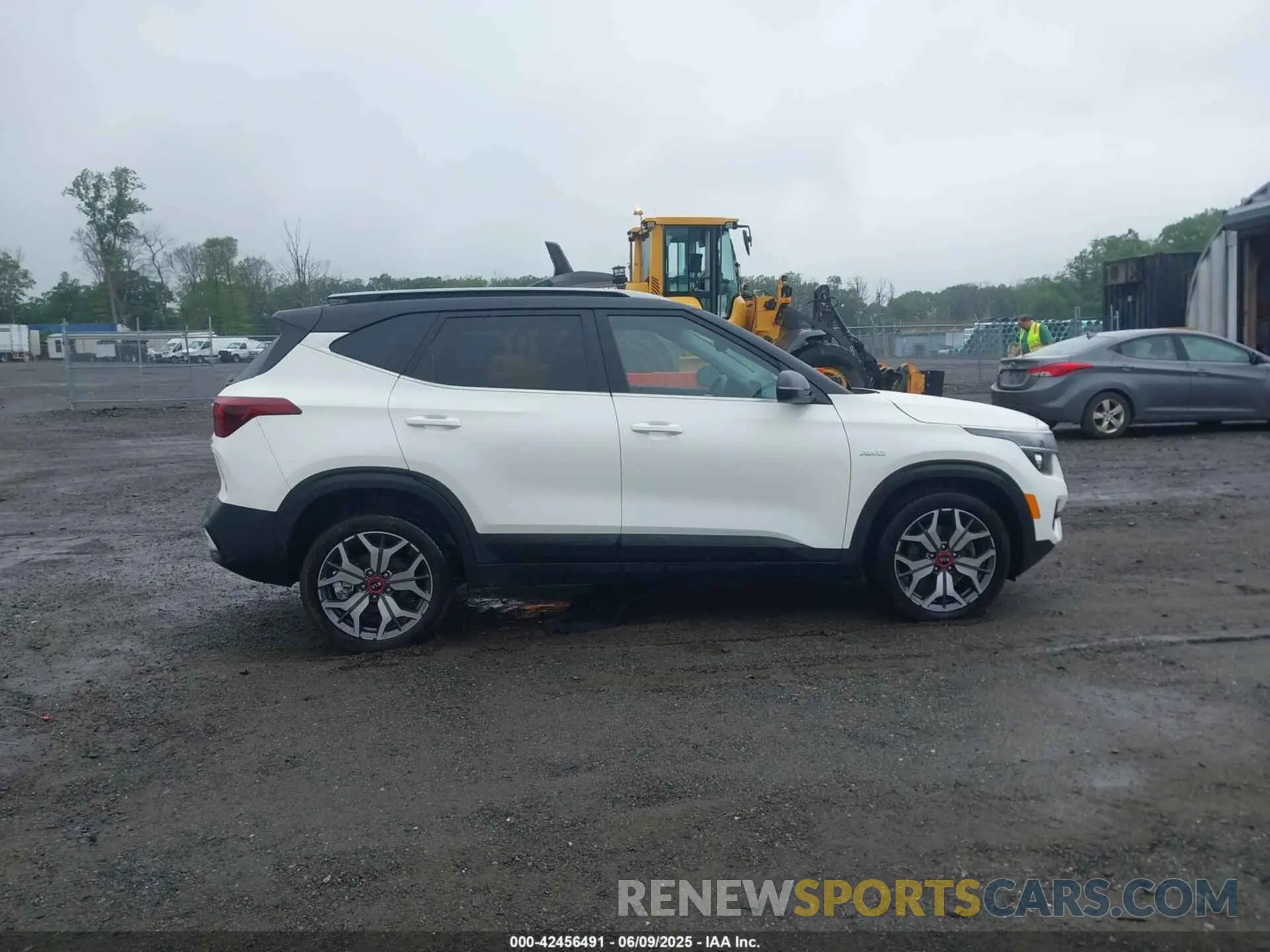 12 Photograph of a damaged car KNDEUCA21M7211488 KIA SELTOS 2021