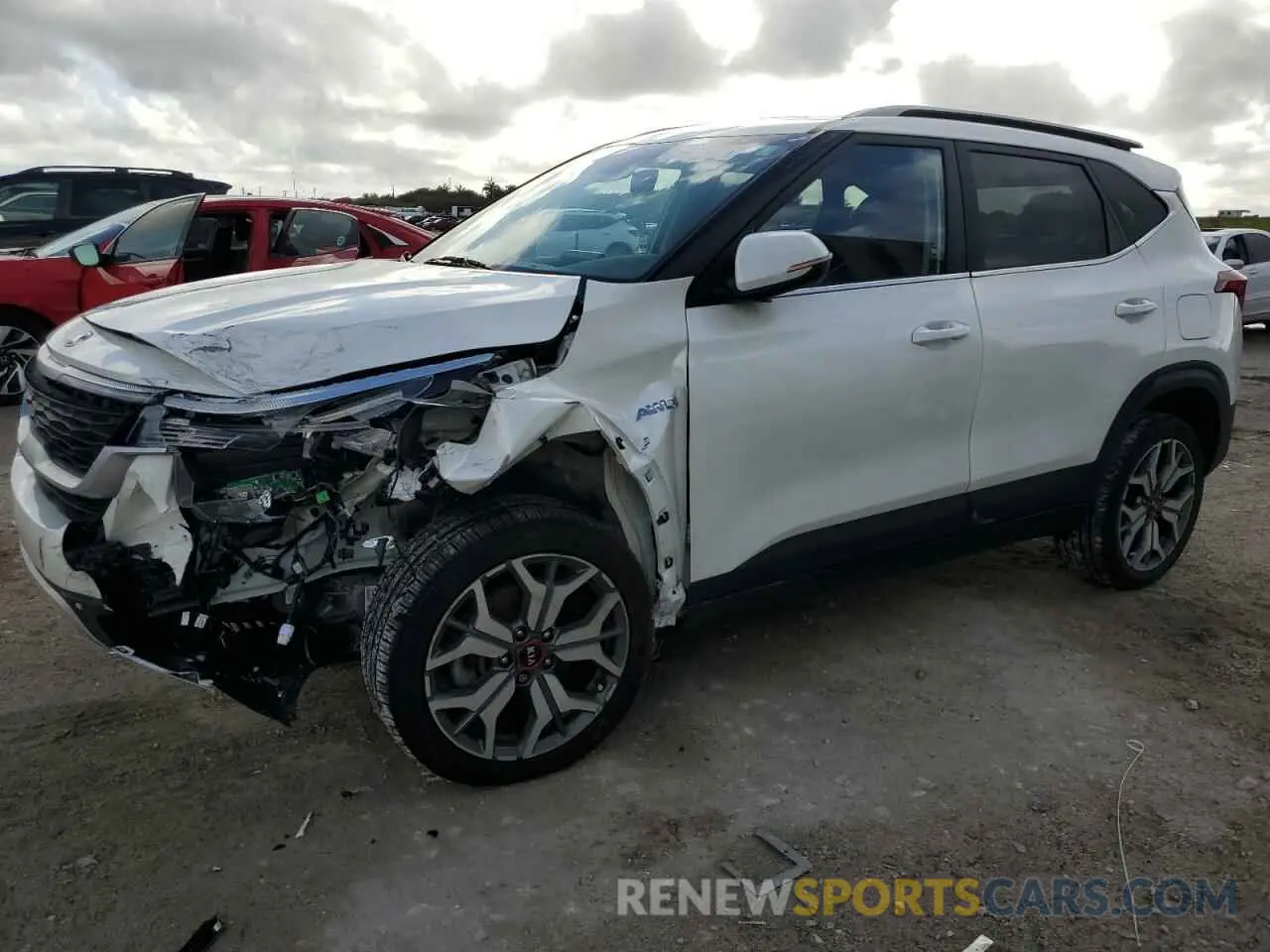 1 Photograph of a damaged car KNDEUCA24M7106766 KIA SELTOS 2021