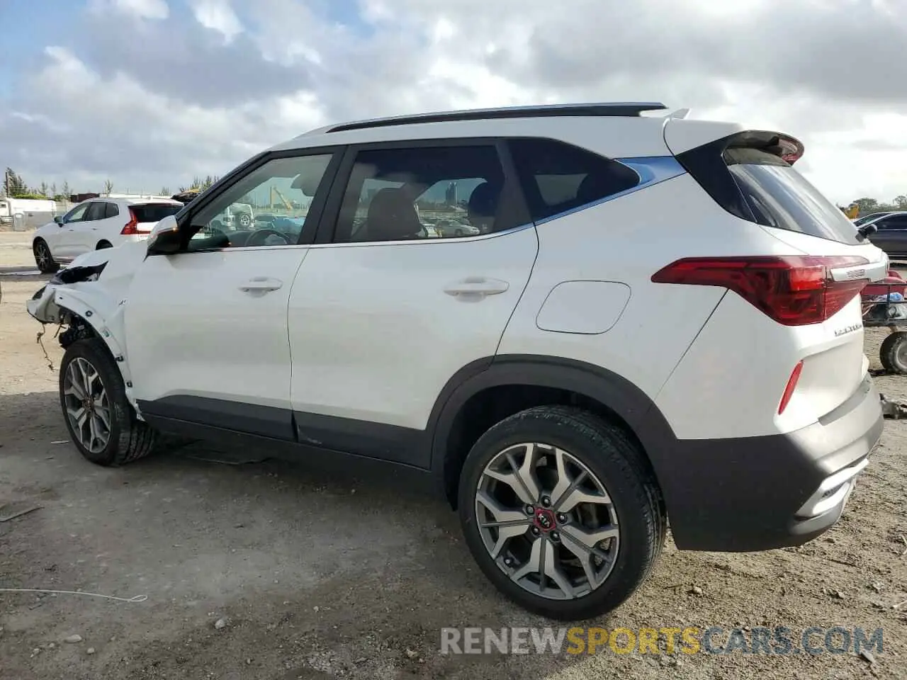 2 Photograph of a damaged car KNDEUCA24M7106766 KIA SELTOS 2021