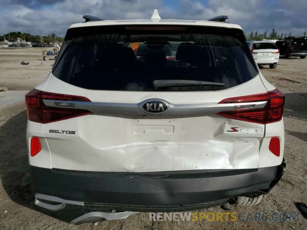 6 Photograph of a damaged car KNDEUCA24M7106766 KIA SELTOS 2021