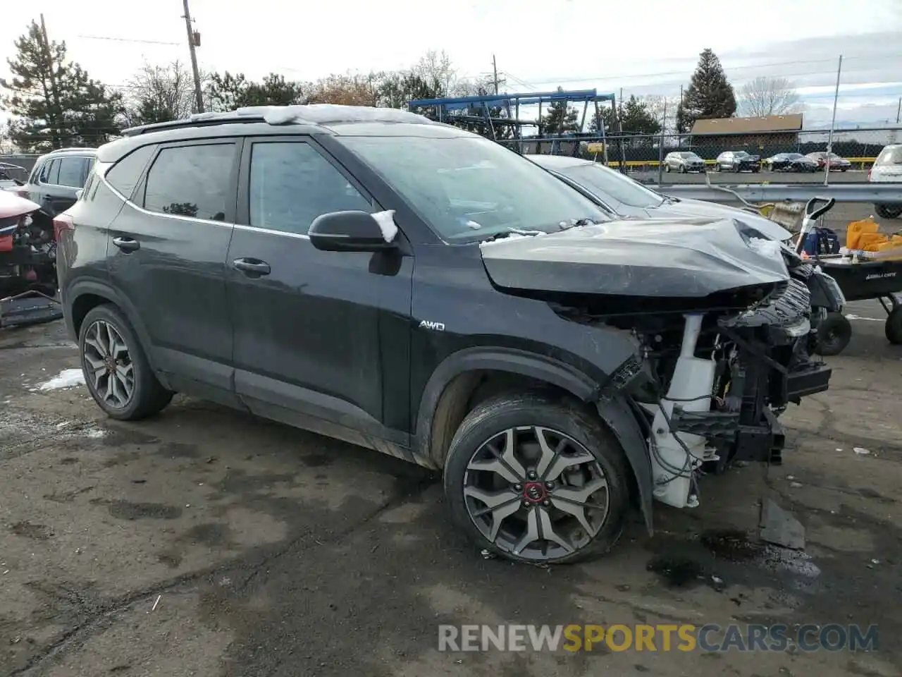 4 Photograph of a damaged car KNDEUCA25M7159766 KIA SELTOS 2021