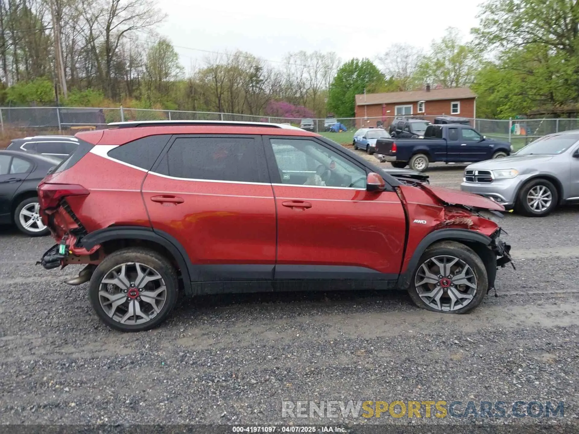 13 Photograph of a damaged car KNDEUCA27M7141978 KIA SELTOS 2021