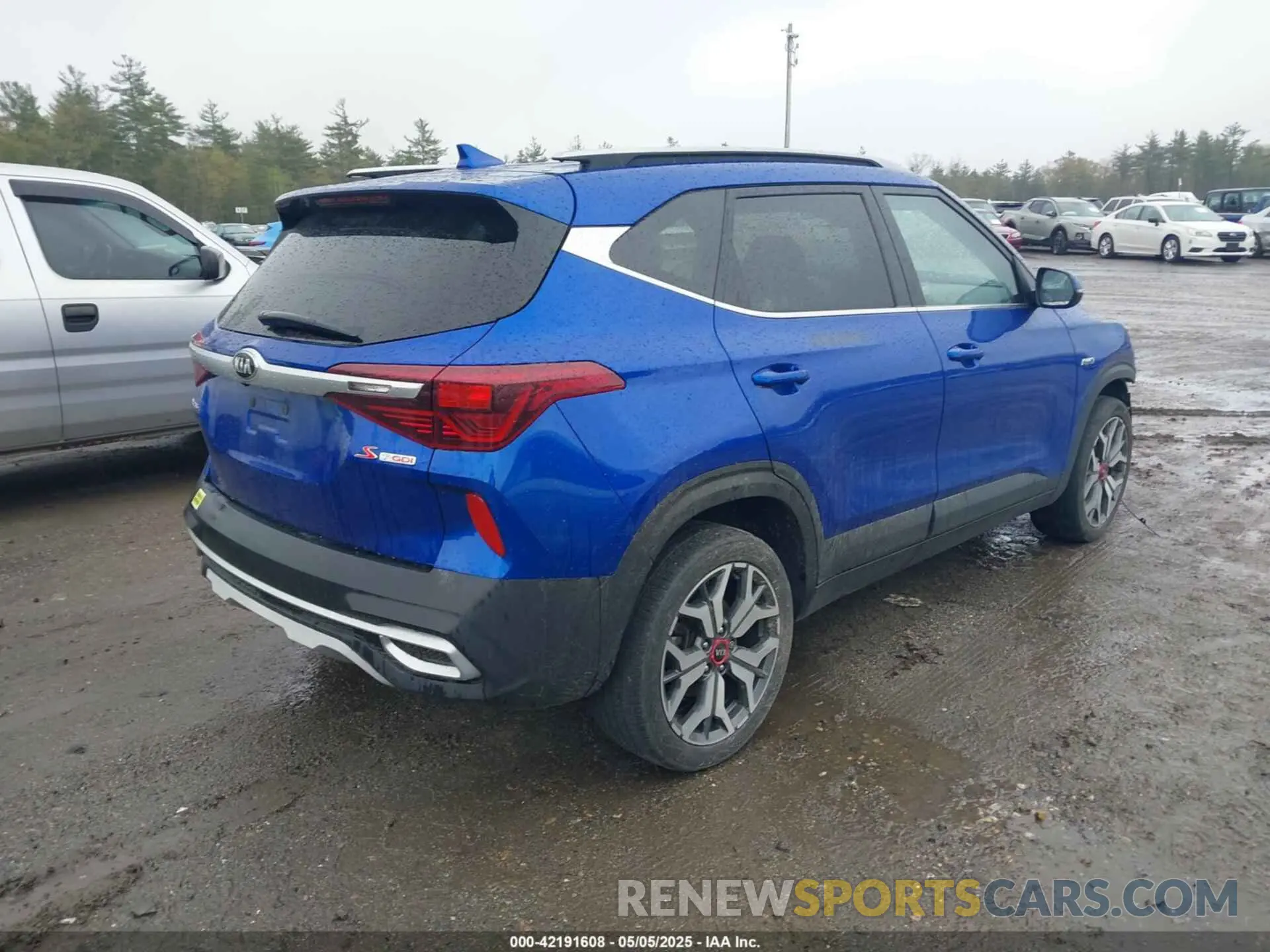 4 Photograph of a damaged car KNDEUCA2XM7152134 KIA SELTOS 2021