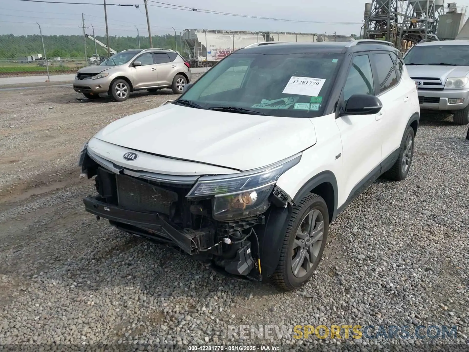 2 Photograph of a damaged car KNDEUCAA0M7041549 KIA SELTOS 2021