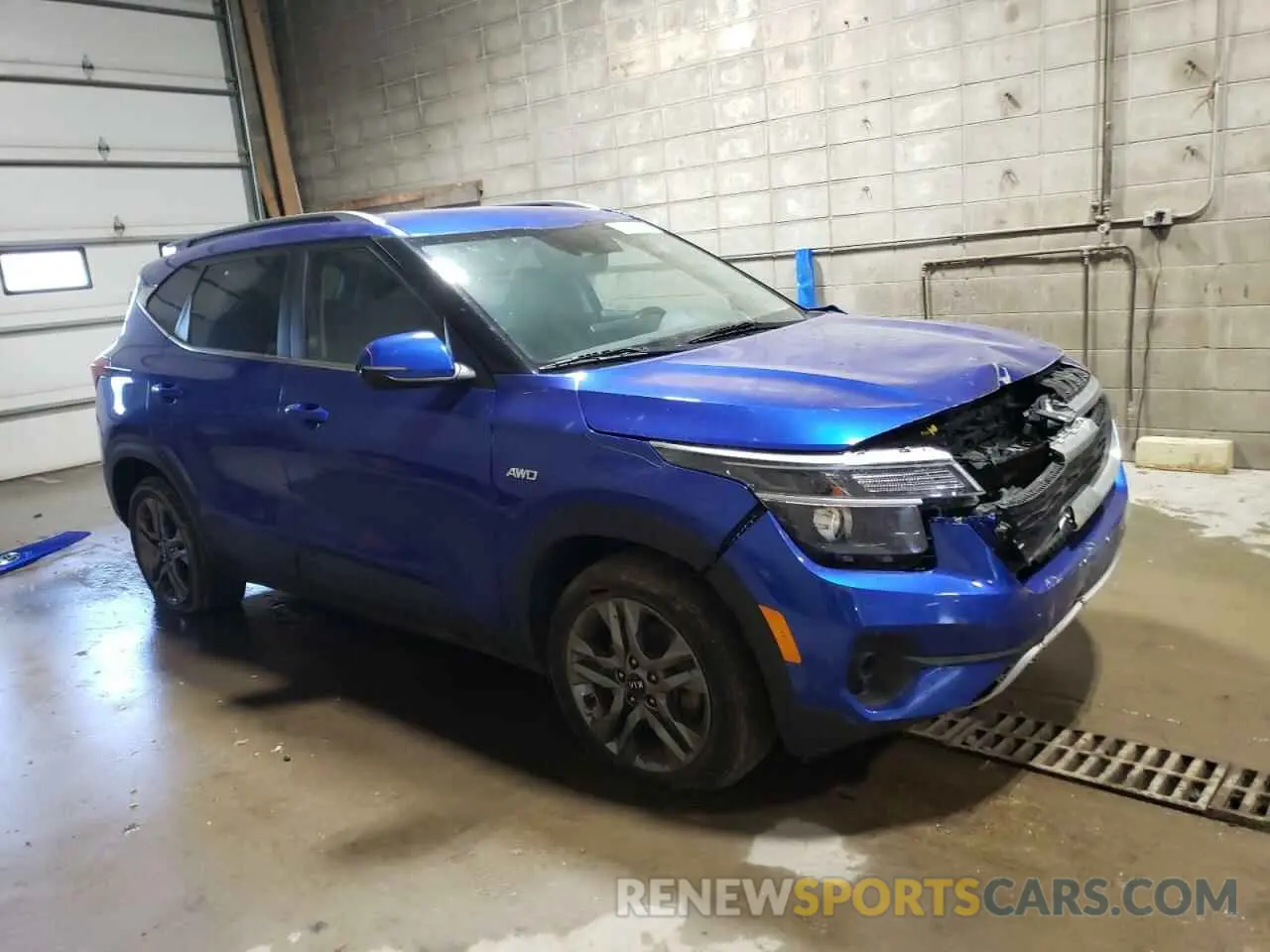 4 Photograph of a damaged car KNDEUCAA0M7110952 KIA SELTOS 2021