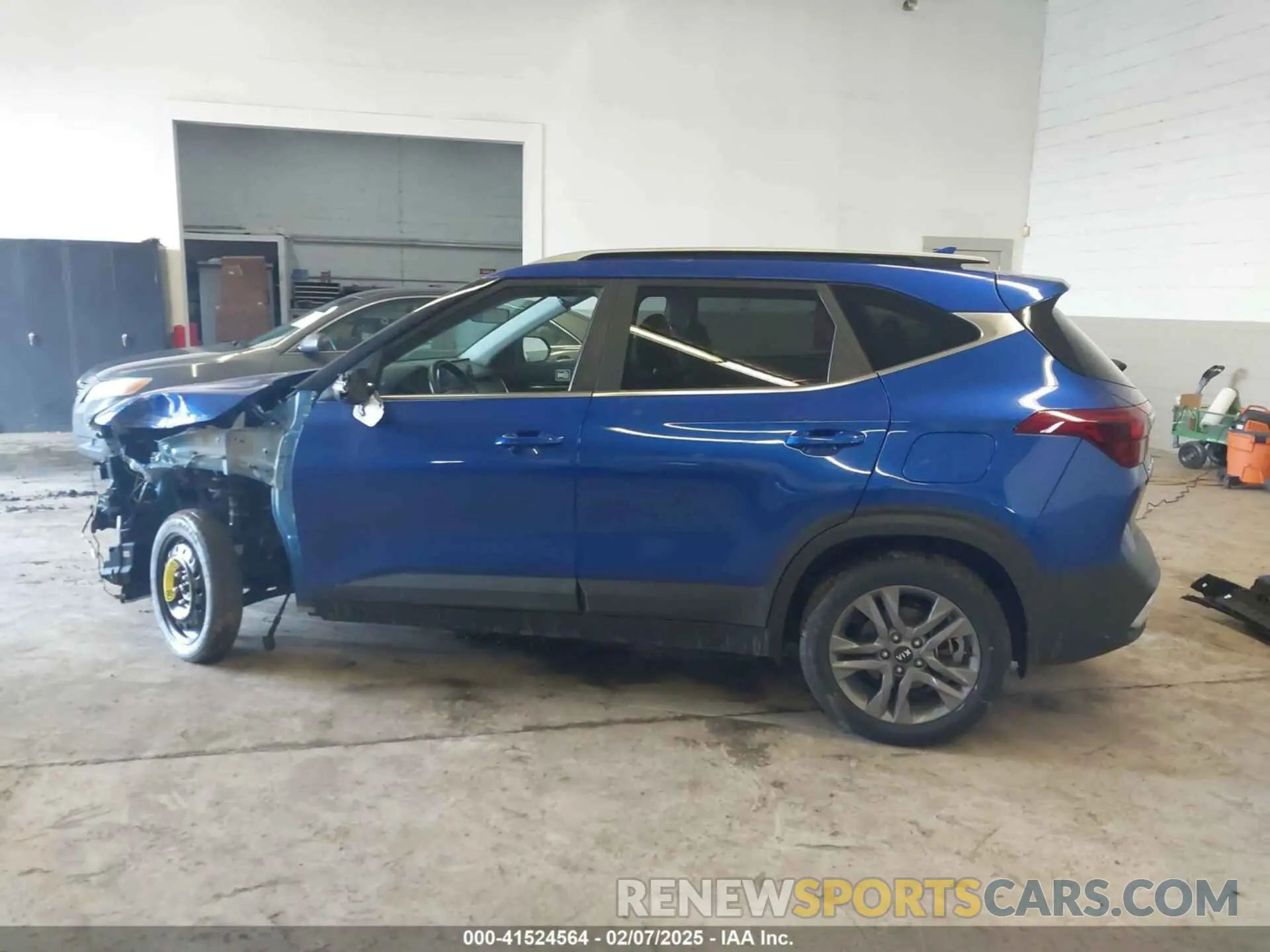 15 Photograph of a damaged car KNDEUCAA0M7135494 KIA SELTOS 2021
