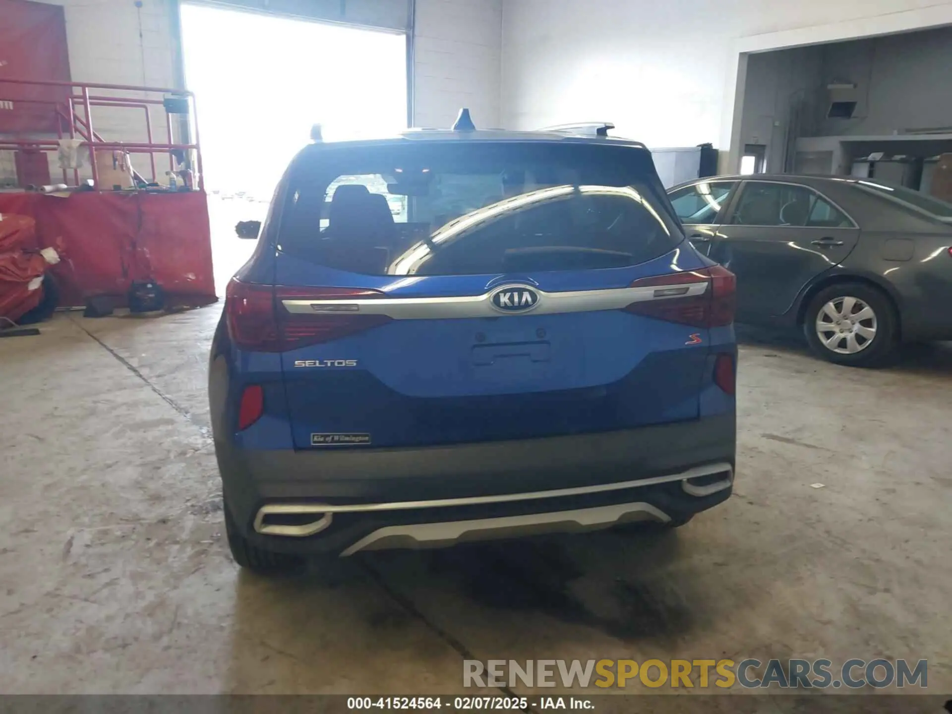 17 Photograph of a damaged car KNDEUCAA0M7135494 KIA SELTOS 2021