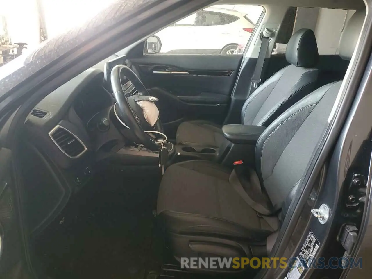 7 Photograph of a damaged car KNDEUCAA1M7083485 KIA SELTOS 2021