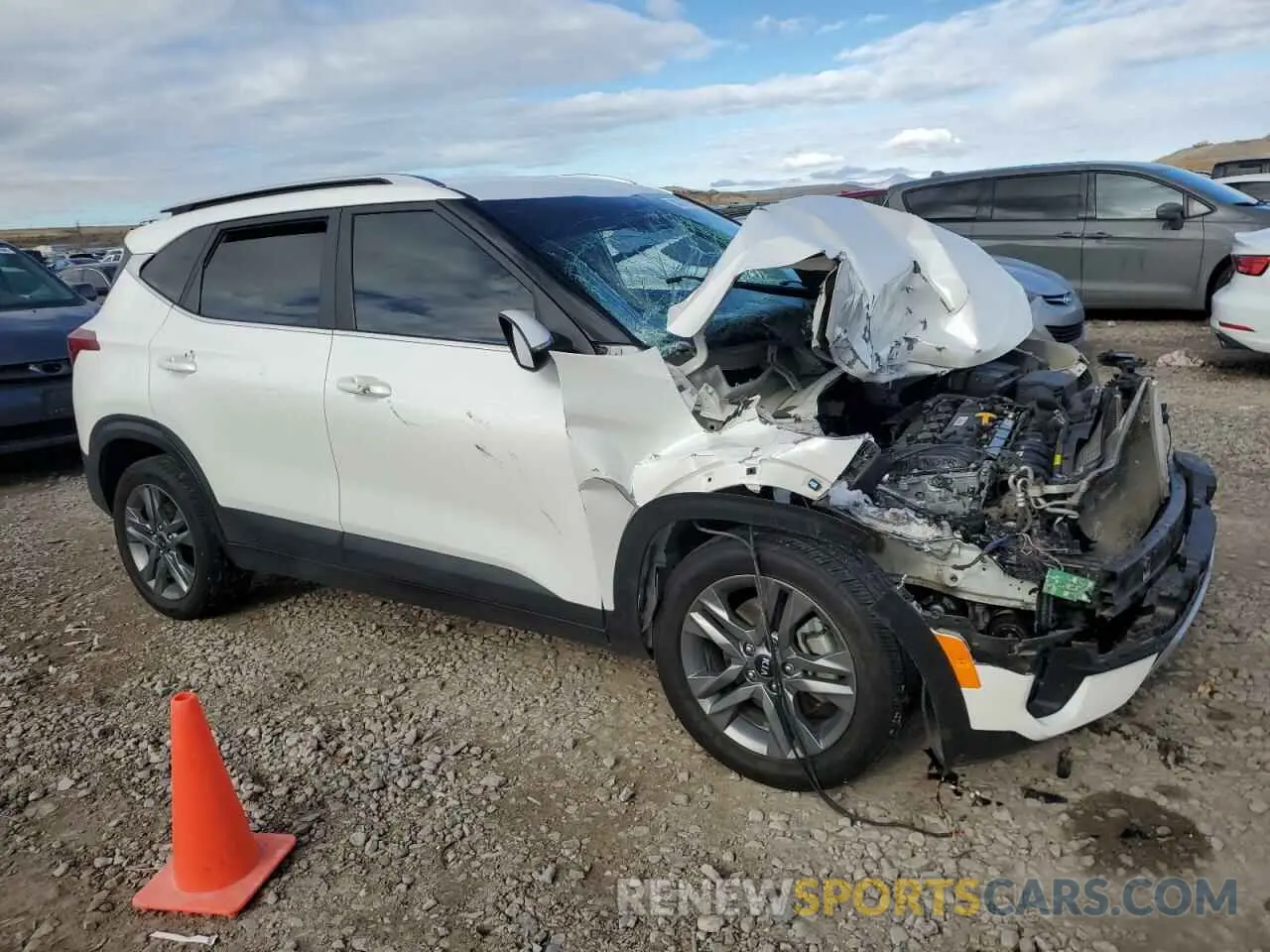 4 Photograph of a damaged car KNDEUCAA1M7194831 KIA SELTOS 2021