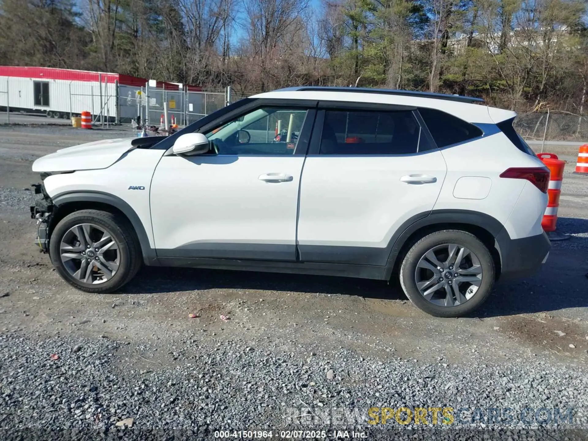 14 Photograph of a damaged car KNDEUCAA2M7041116 KIA SELTOS 2021