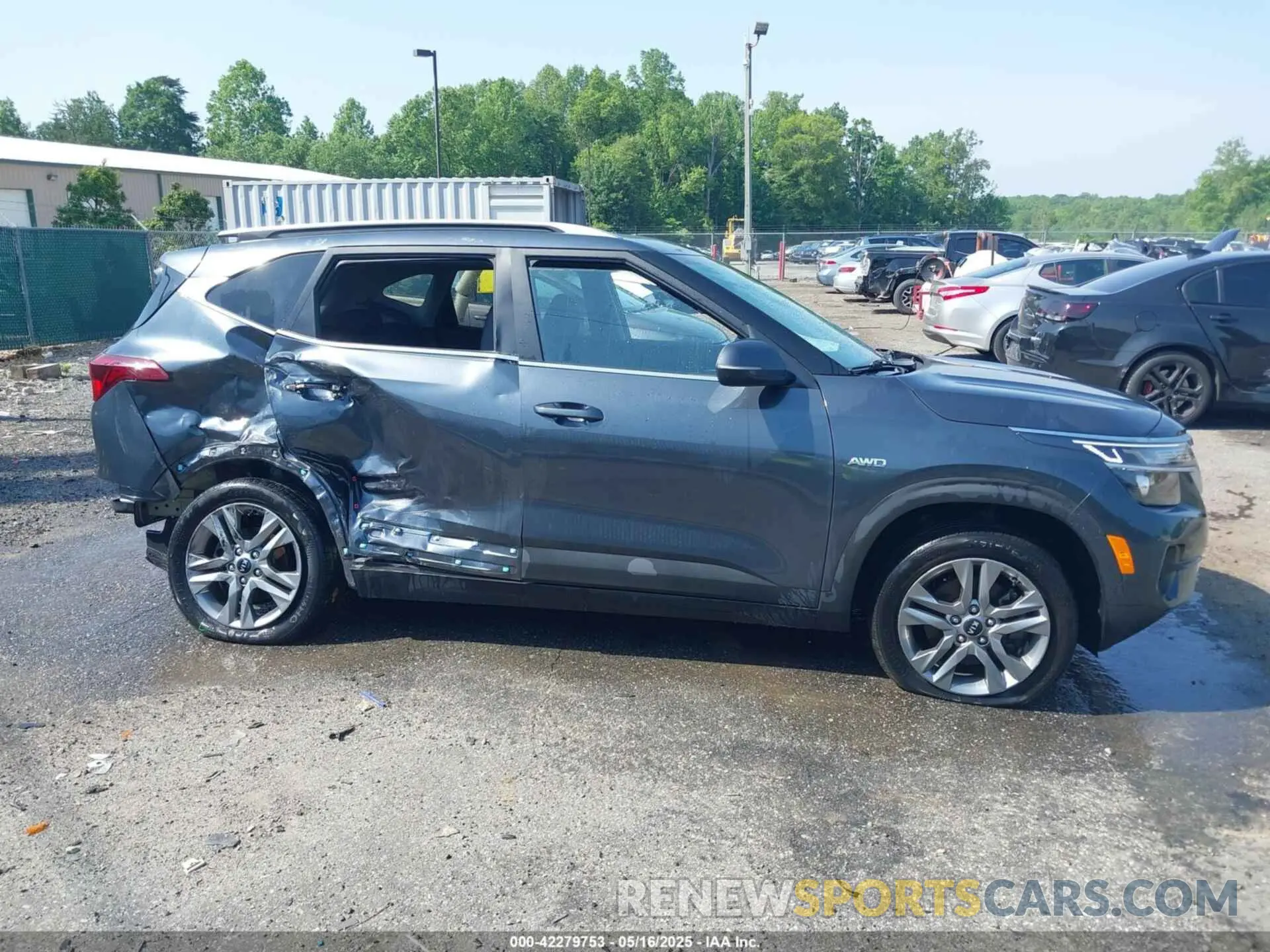 14 Photograph of a damaged car KNDEUCAA2M7149395 KIA SELTOS 2021