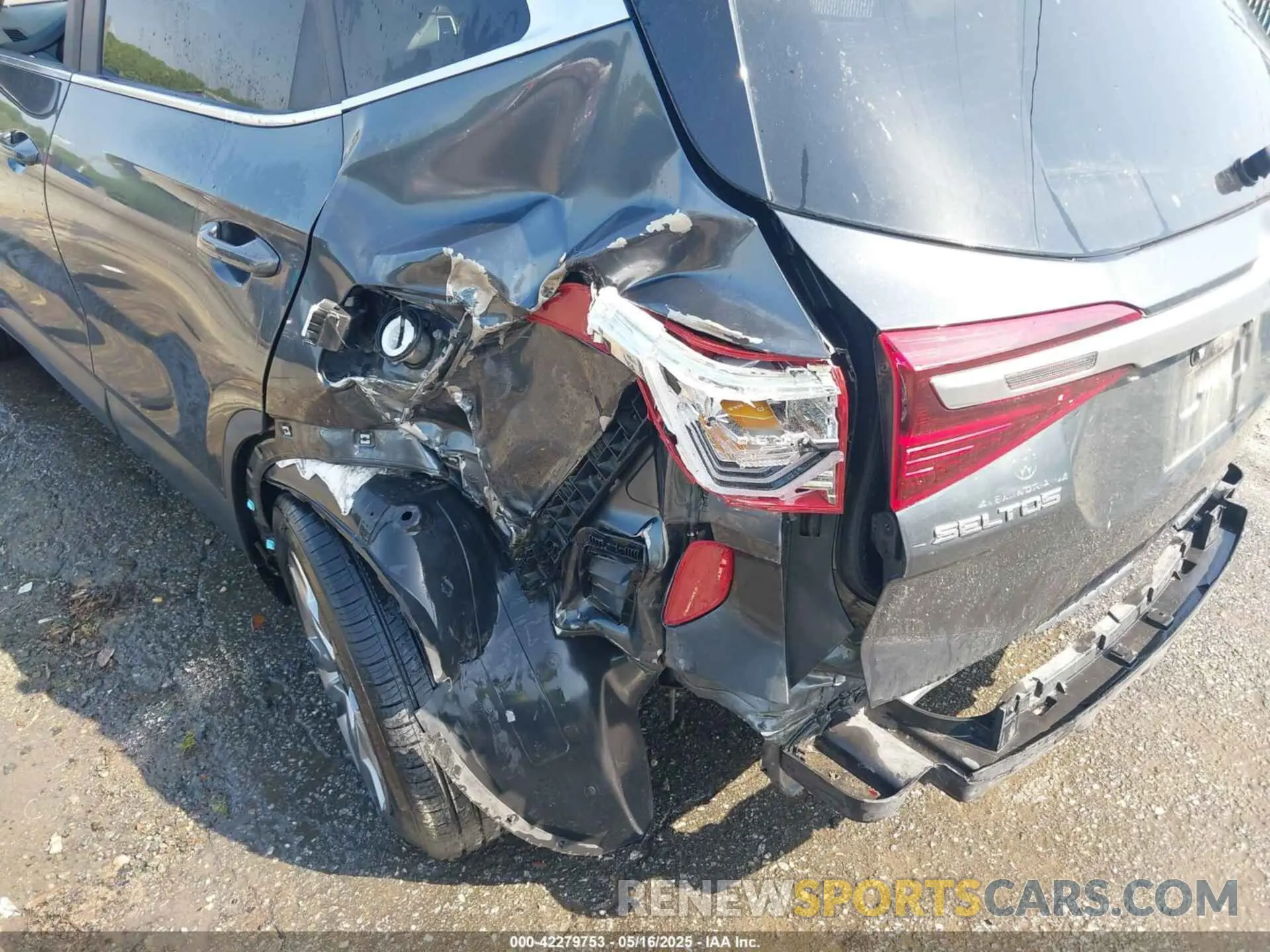 18 Photograph of a damaged car KNDEUCAA2M7149395 KIA SELTOS 2021