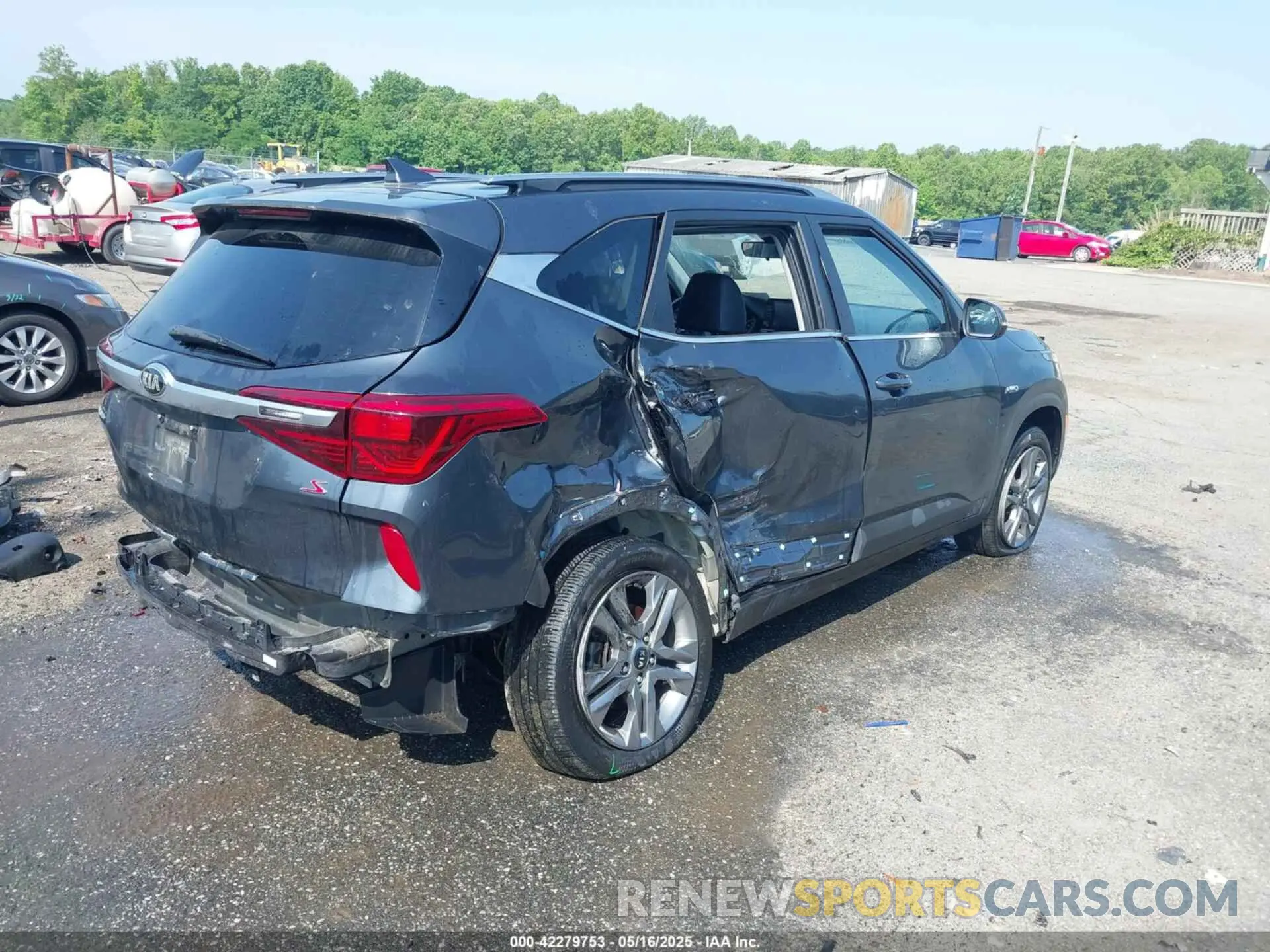 4 Photograph of a damaged car KNDEUCAA2M7149395 KIA SELTOS 2021