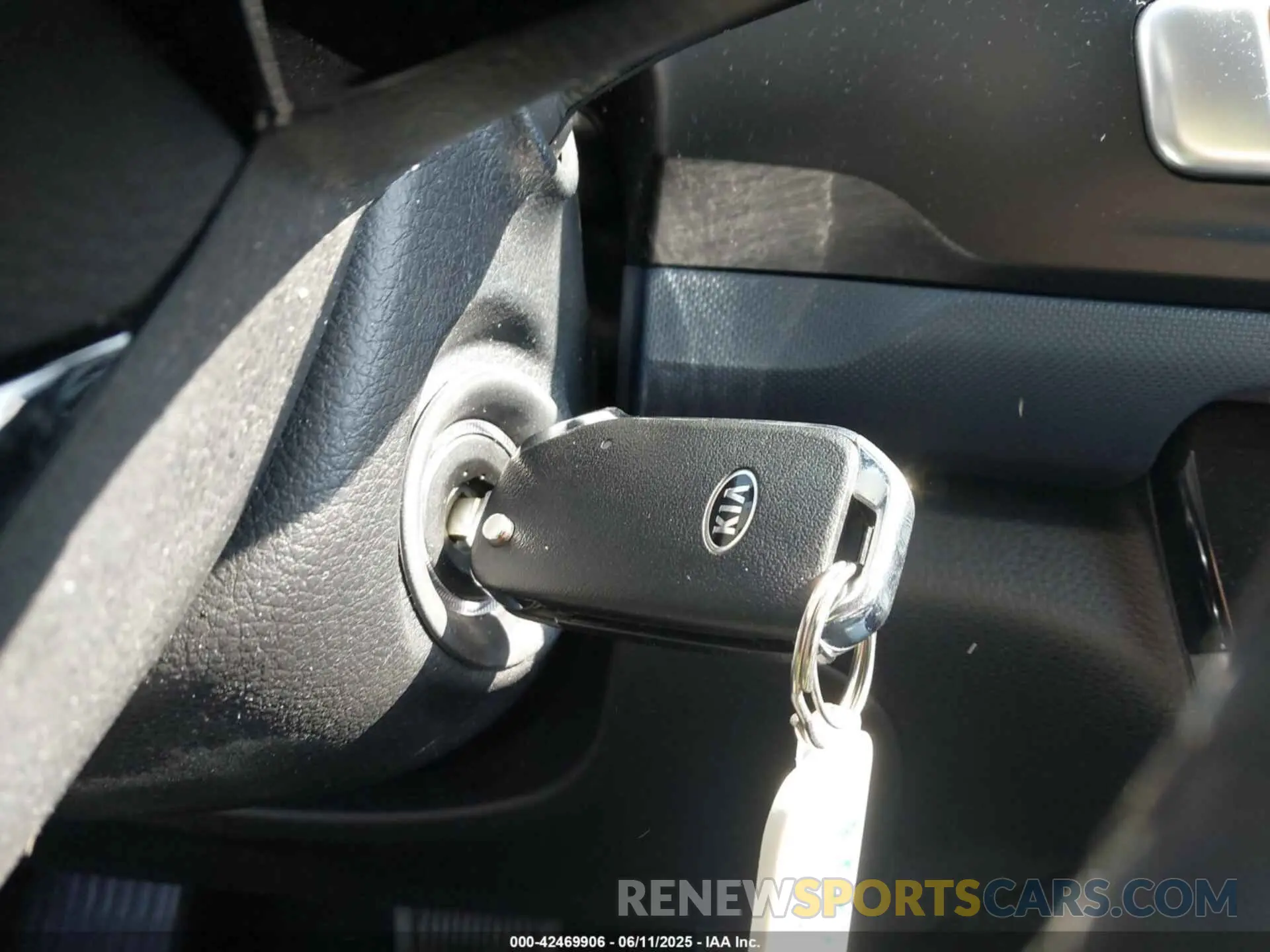 11 Photograph of a damaged car KNDEUCAA3M7073038 KIA SELTOS 2021