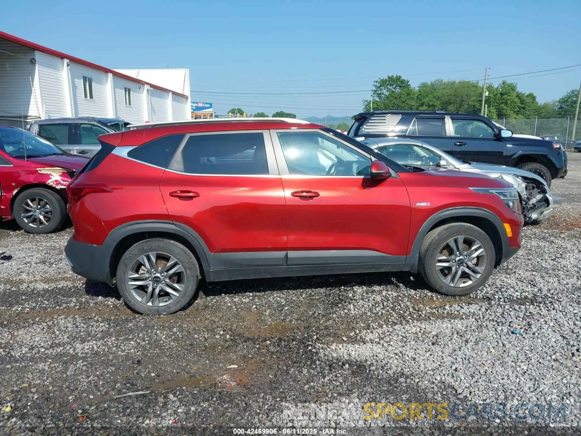 13 Photograph of a damaged car KNDEUCAA3M7073038 KIA SELTOS 2021