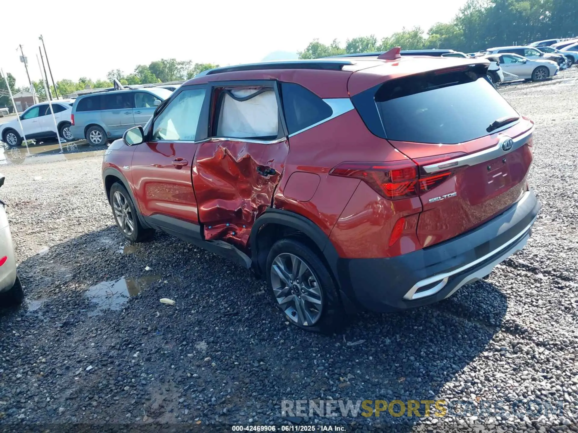 3 Photograph of a damaged car KNDEUCAA3M7073038 KIA SELTOS 2021