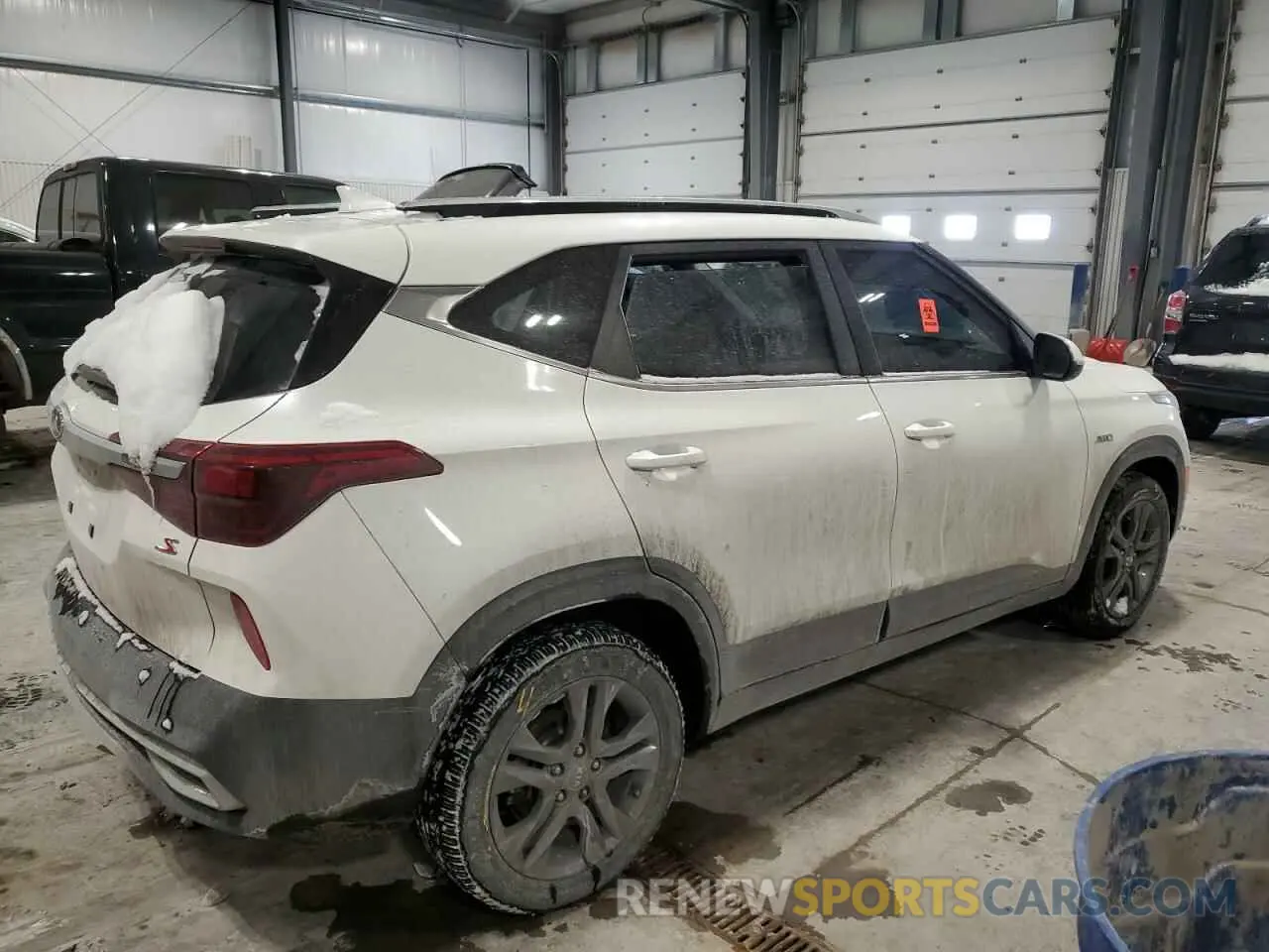 3 Photograph of a damaged car KNDEUCAA3M7096559 KIA SELTOS 2021