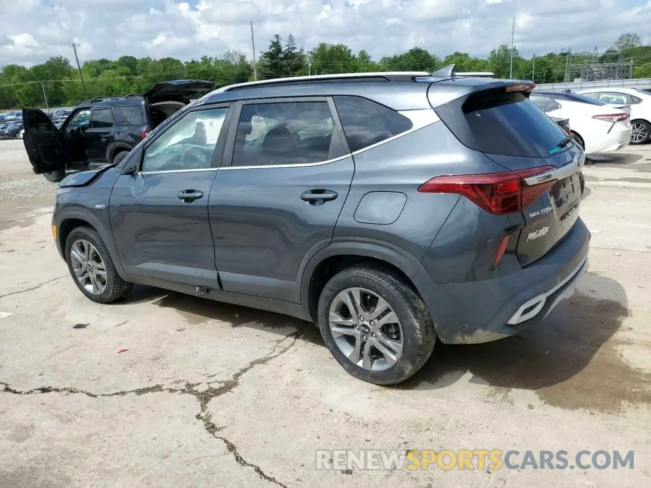2 Photograph of a damaged car KNDEUCAA3M7148000 KIA SELTOS 2021