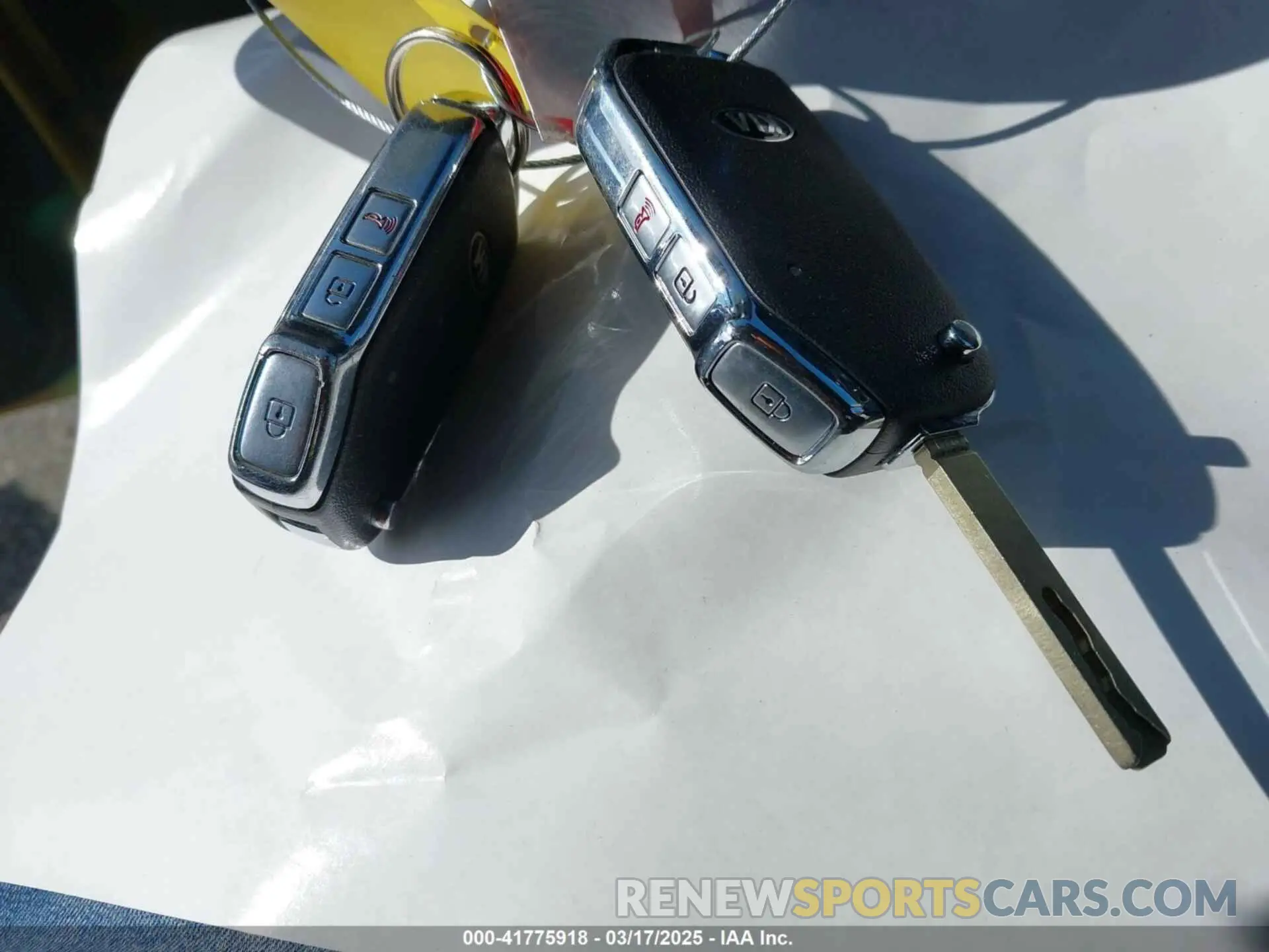 11 Photograph of a damaged car KNDEUCAA3M7168117 KIA SELTOS 2021