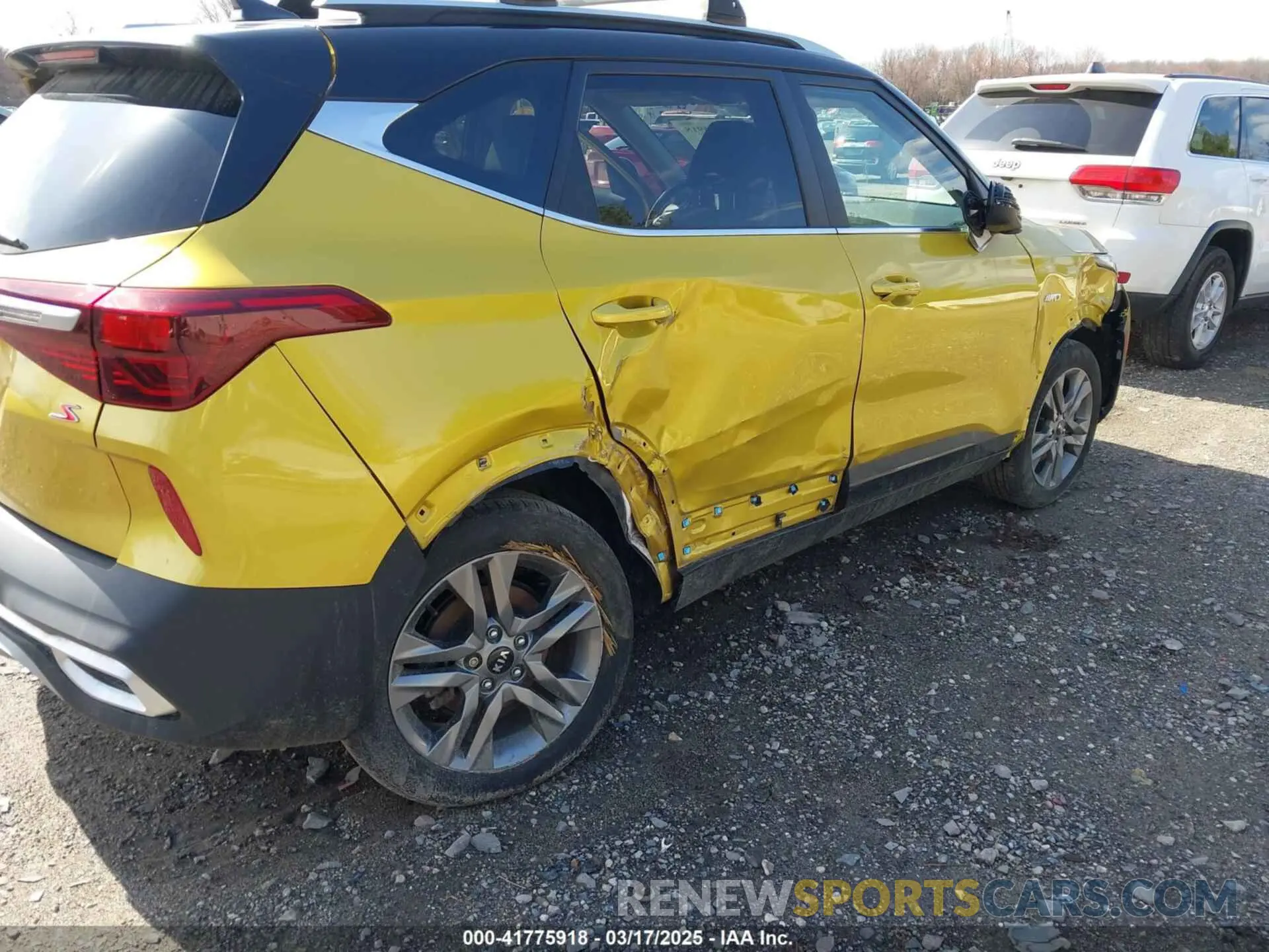 18 Photograph of a damaged car KNDEUCAA3M7168117 KIA SELTOS 2021