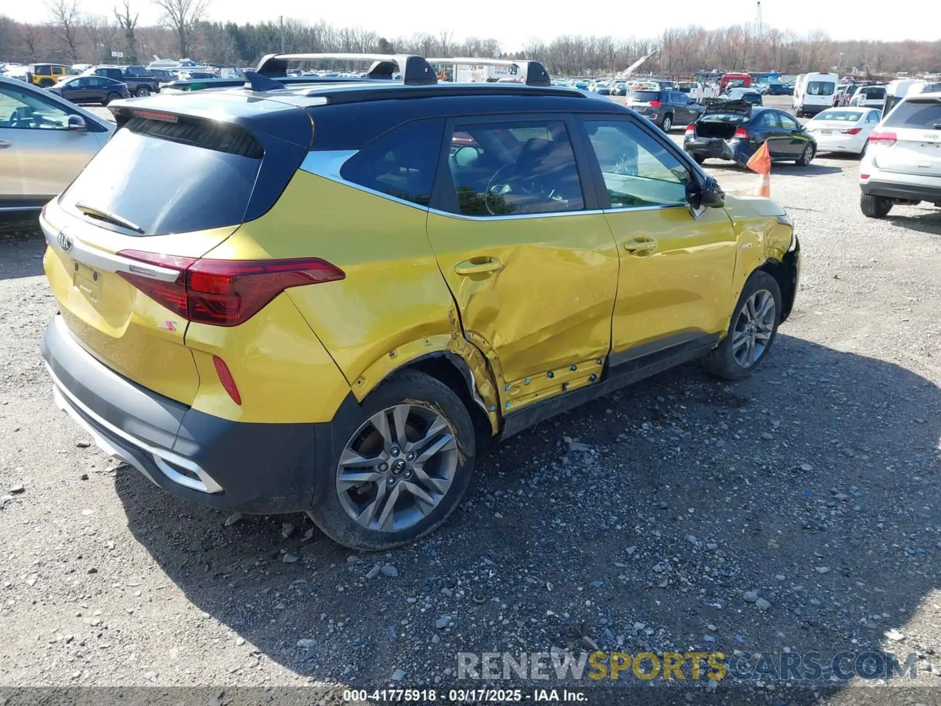 4 Photograph of a damaged car KNDEUCAA3M7168117 KIA SELTOS 2021