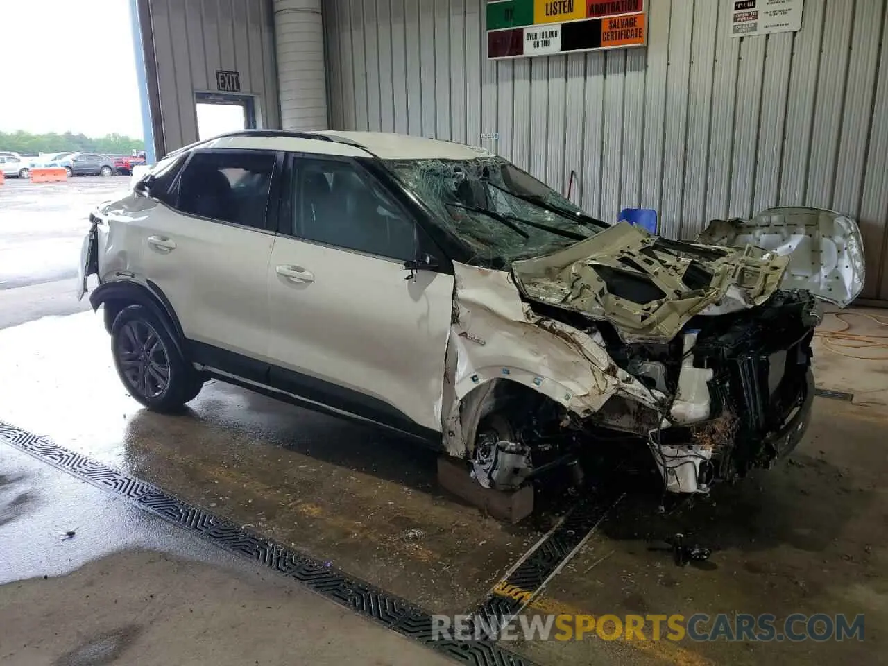 4 Photograph of a damaged car KNDEUCAA4M7138978 KIA SELTOS 2021