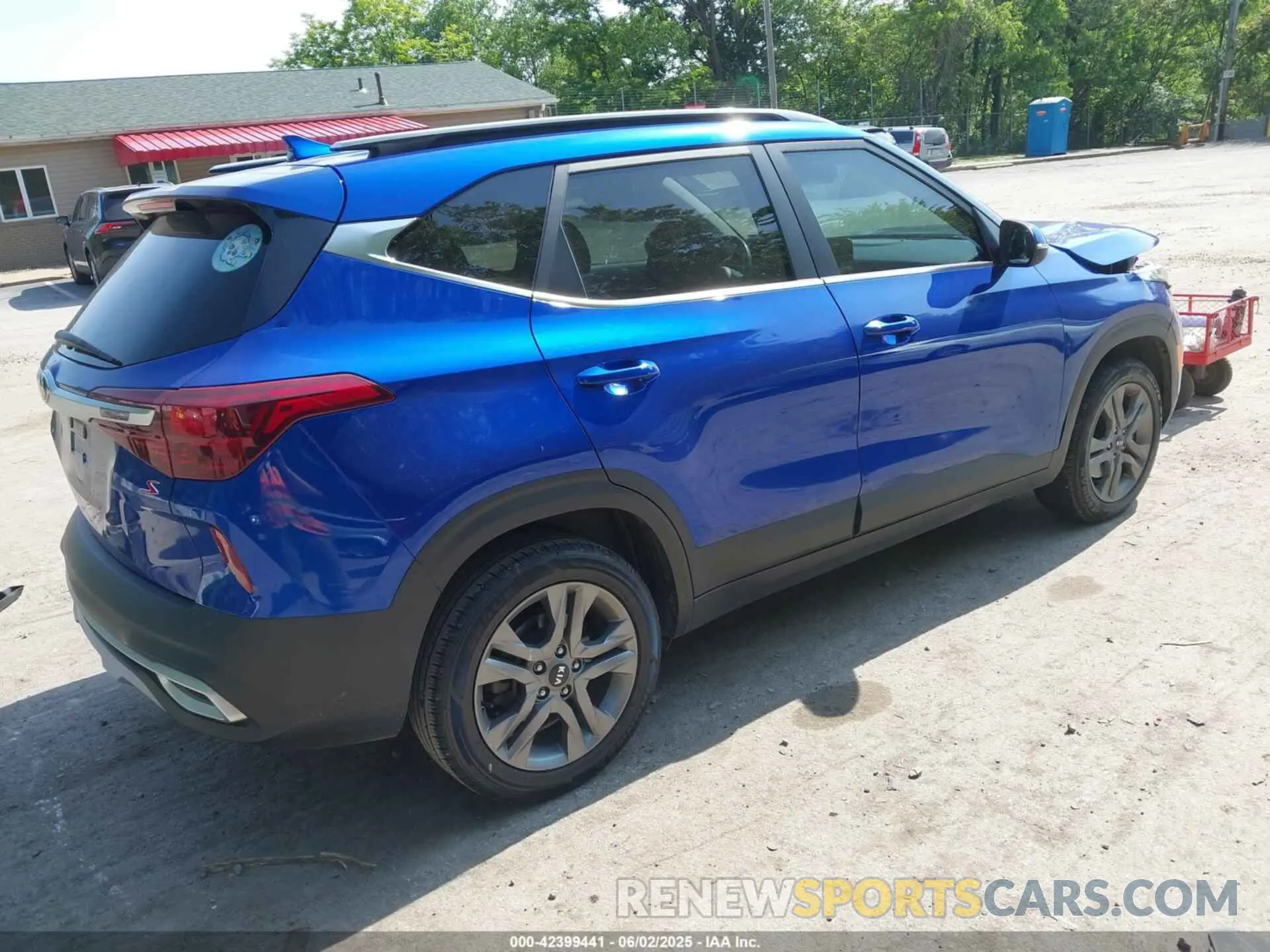 4 Photograph of a damaged car KNDEUCAA4M7171253 KIA SELTOS 2021
