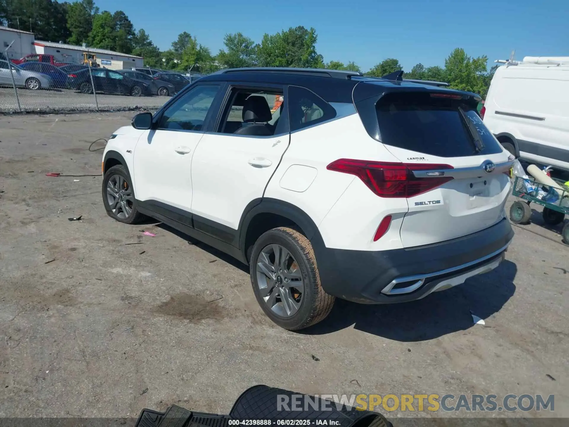 3 Photograph of a damaged car KNDEUCAA5M7078483 KIA SELTOS 2021