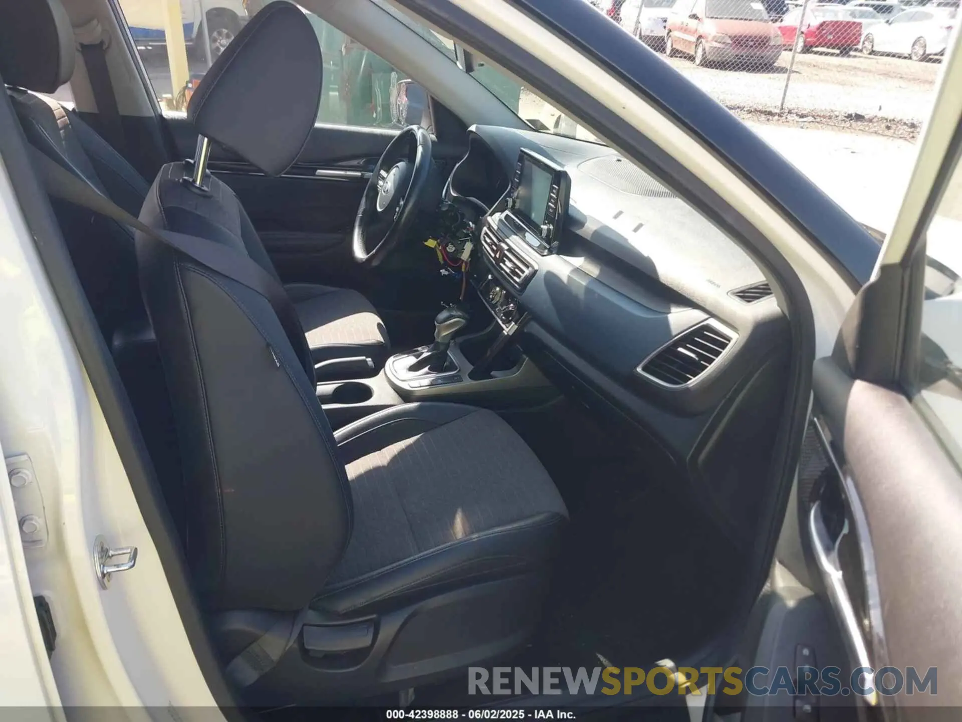 5 Photograph of a damaged car KNDEUCAA5M7078483 KIA SELTOS 2021