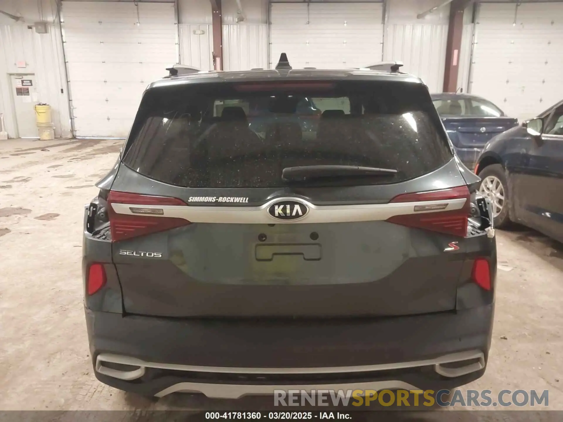 17 Photograph of a damaged car KNDEUCAA5M7100918 KIA SELTOS 2021