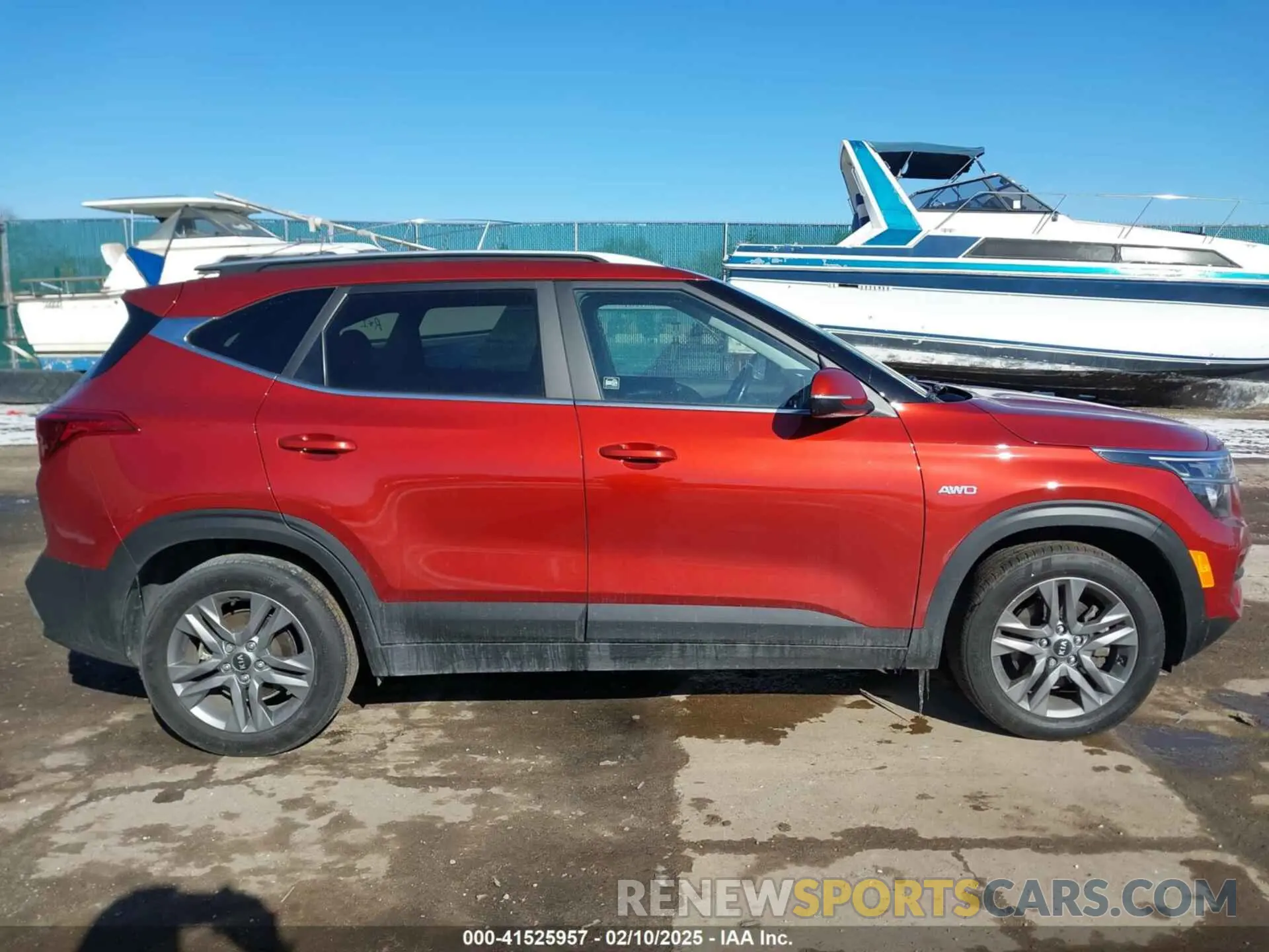 13 Photograph of a damaged car KNDEUCAA5M7226700 KIA SELTOS 2021