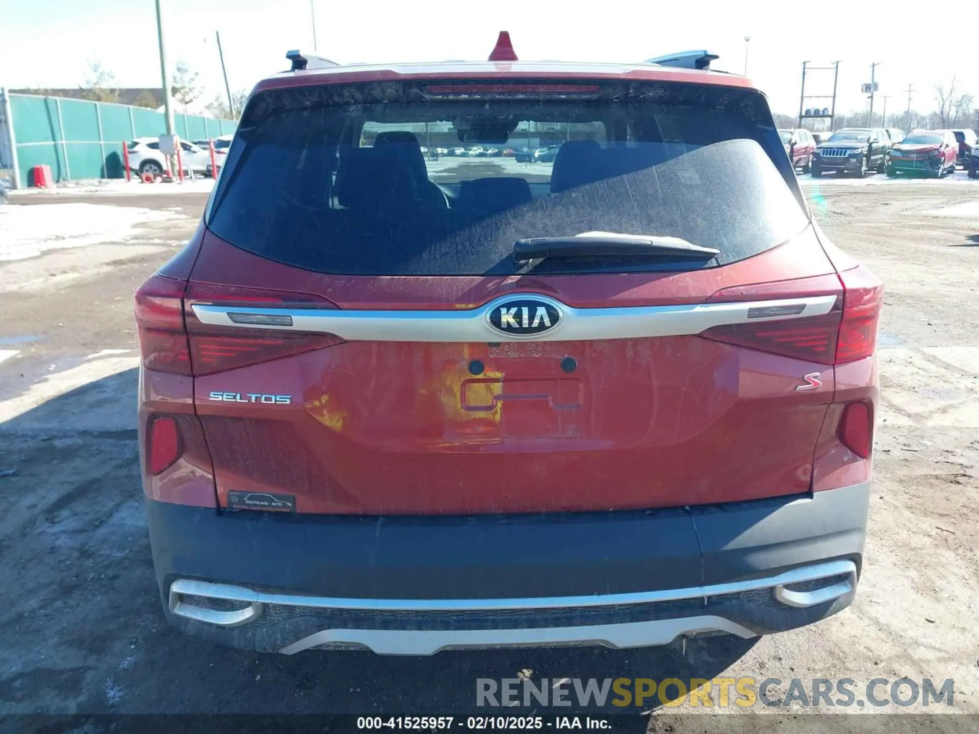 16 Photograph of a damaged car KNDEUCAA5M7226700 KIA SELTOS 2021