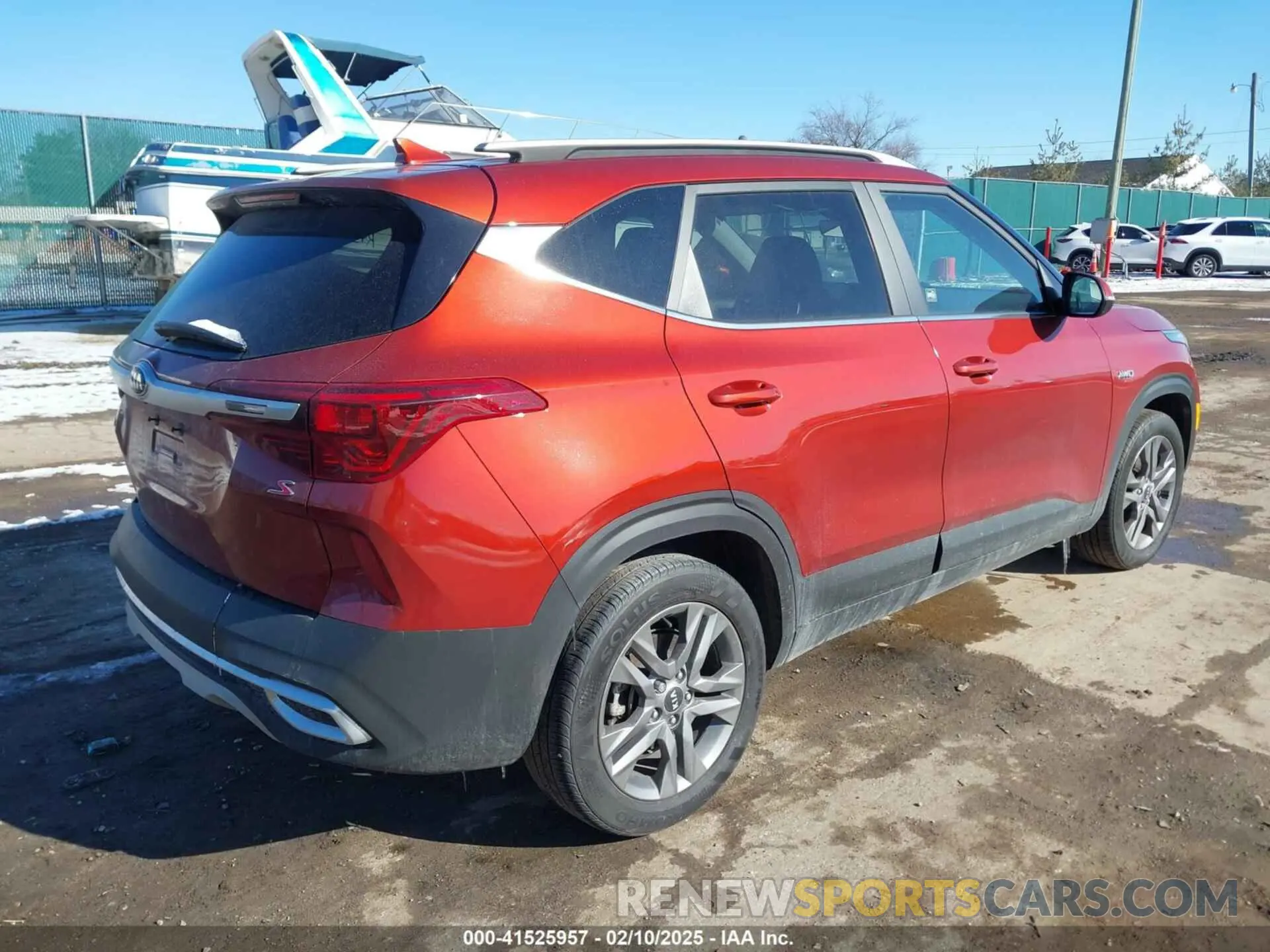 4 Photograph of a damaged car KNDEUCAA5M7226700 KIA SELTOS 2021