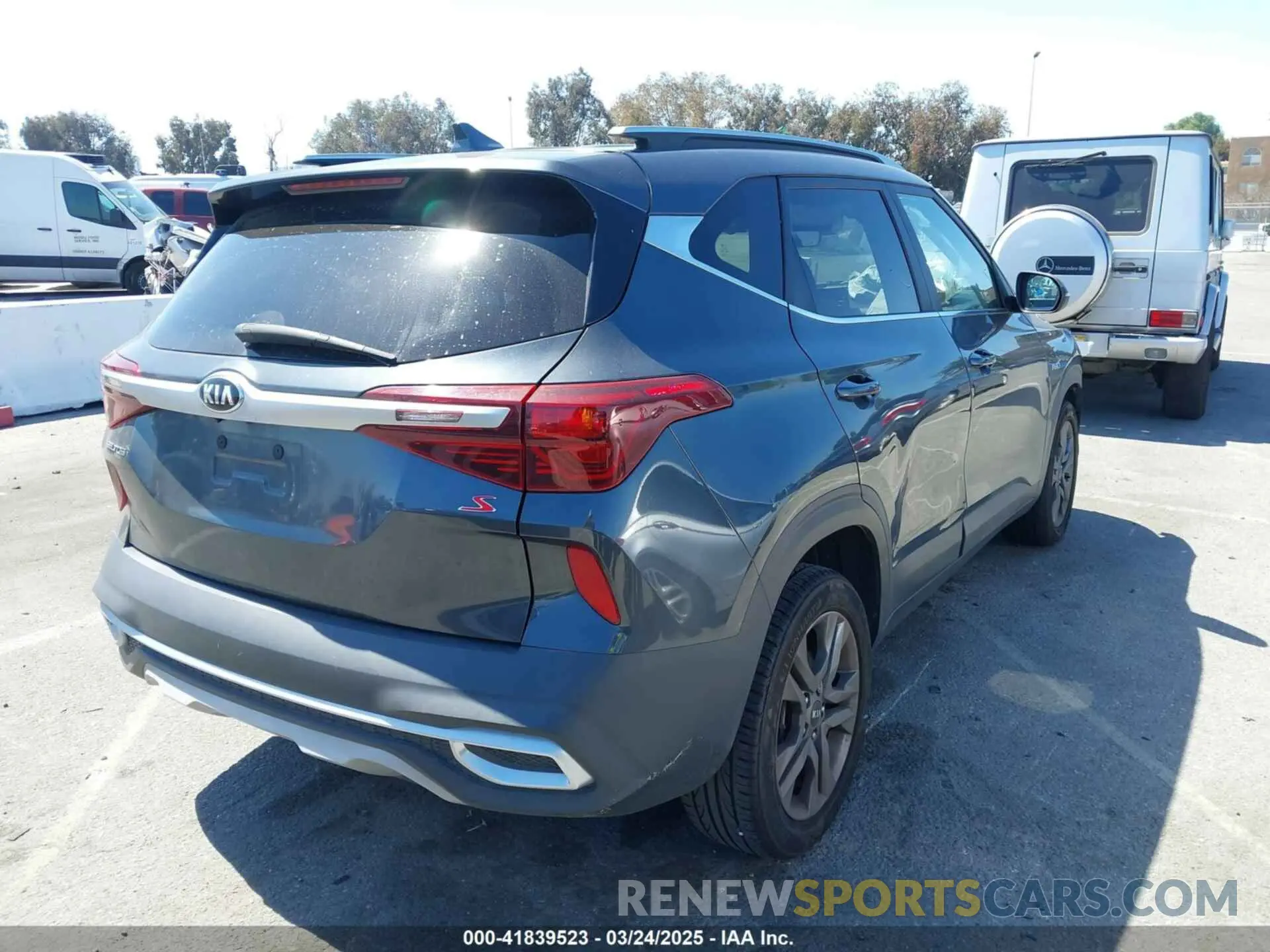 4 Photograph of a damaged car KNDEUCAA8M7173412 KIA SELTOS 2021