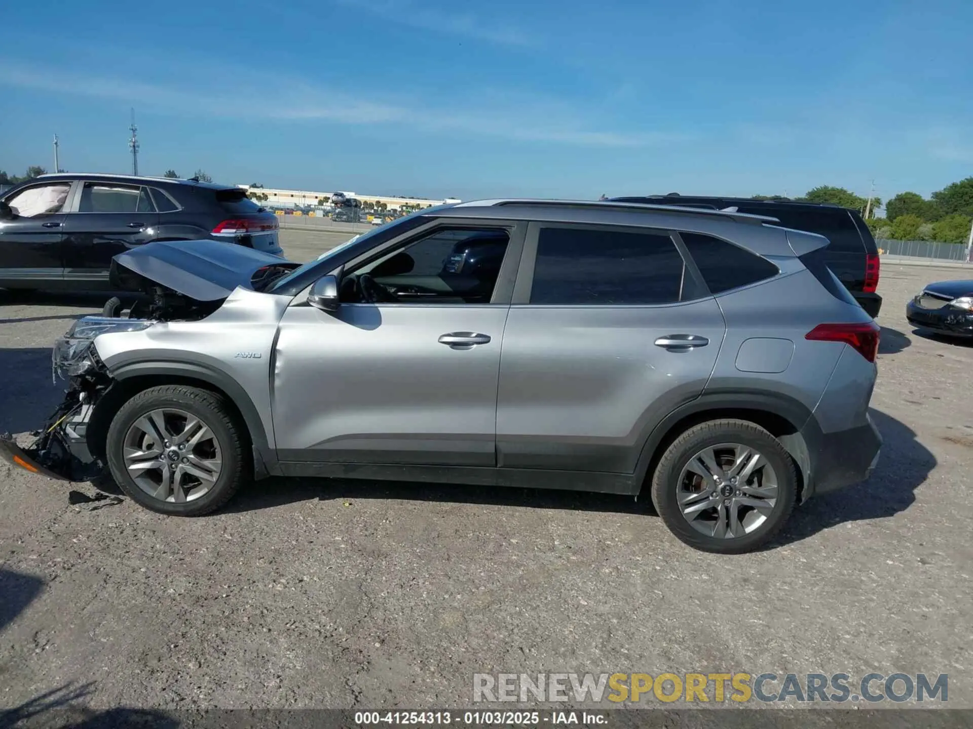 14 Photograph of a damaged car KNDEUCAA8M7175466 KIA SELTOS 2021