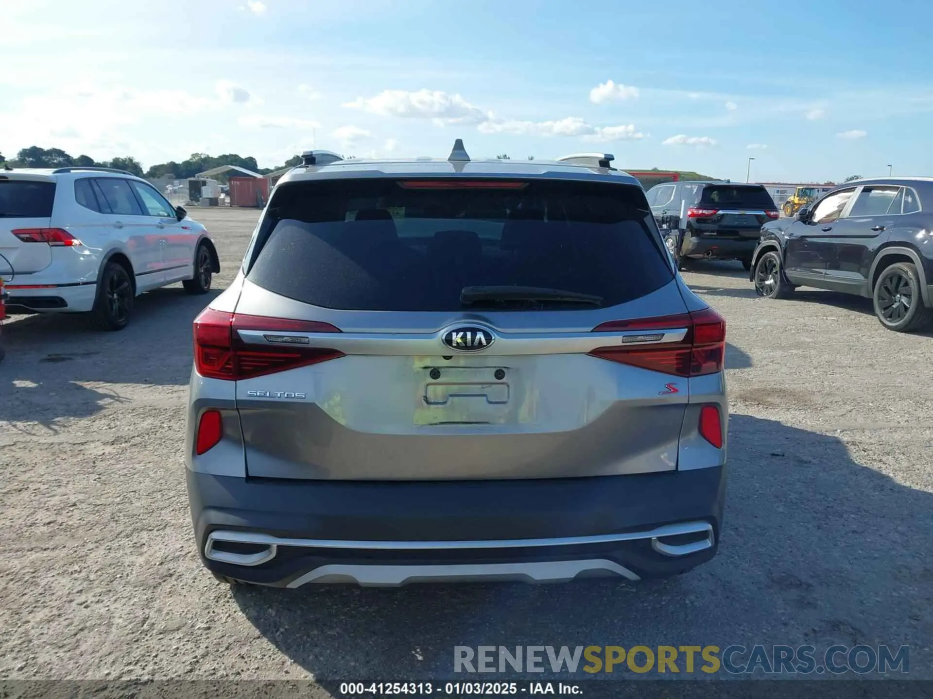 16 Photograph of a damaged car KNDEUCAA8M7175466 KIA SELTOS 2021