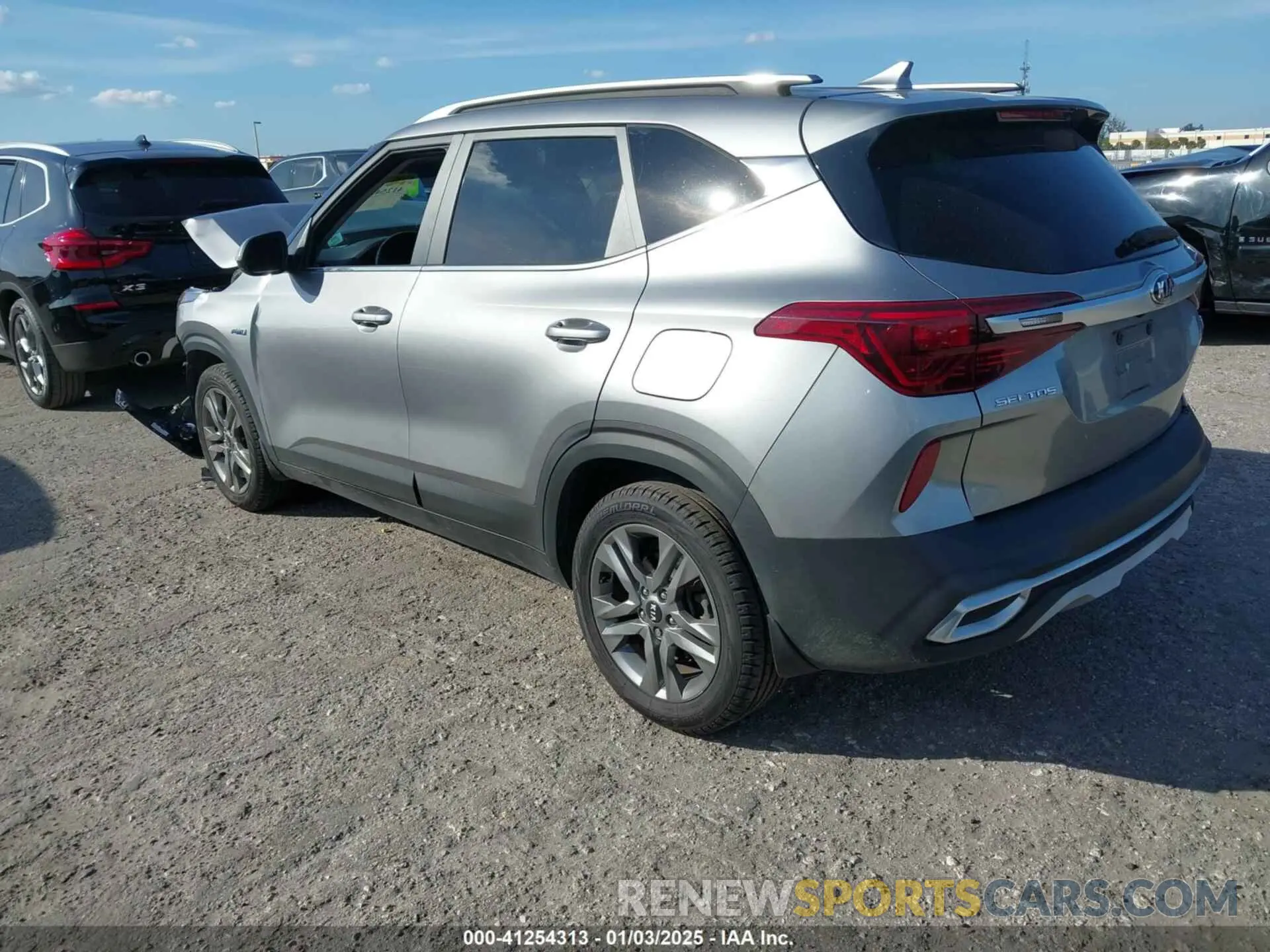 3 Photograph of a damaged car KNDEUCAA8M7175466 KIA SELTOS 2021