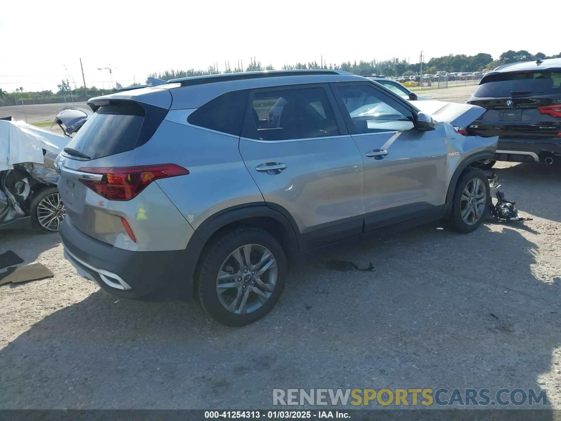 4 Photograph of a damaged car KNDEUCAA8M7175466 KIA SELTOS 2021