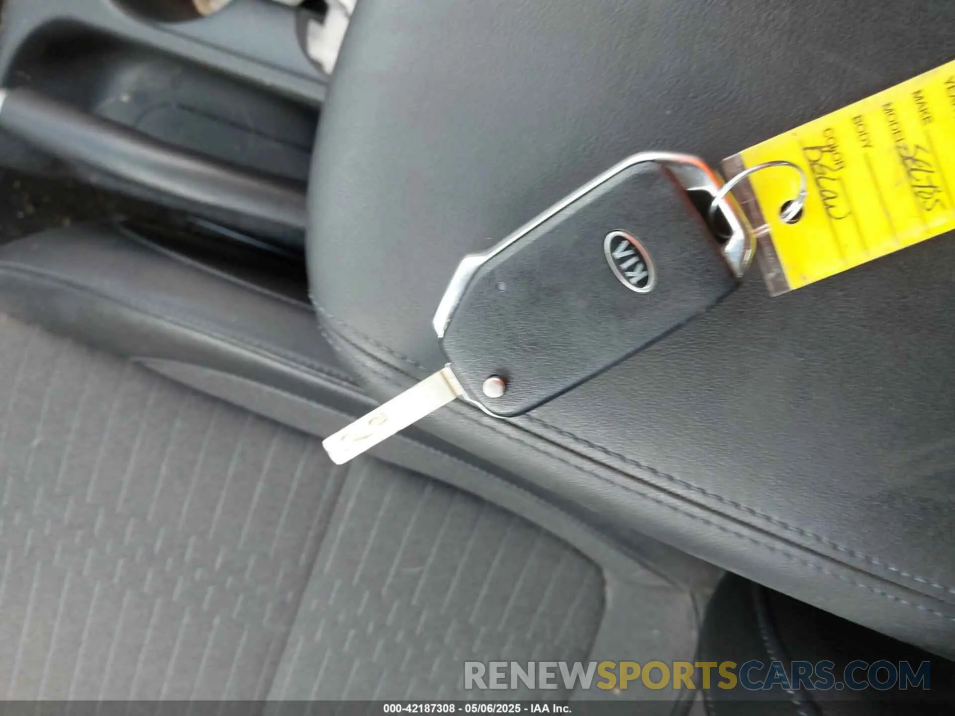 11 Photograph of a damaged car KNDEUCAA9M7074842 KIA SELTOS 2021