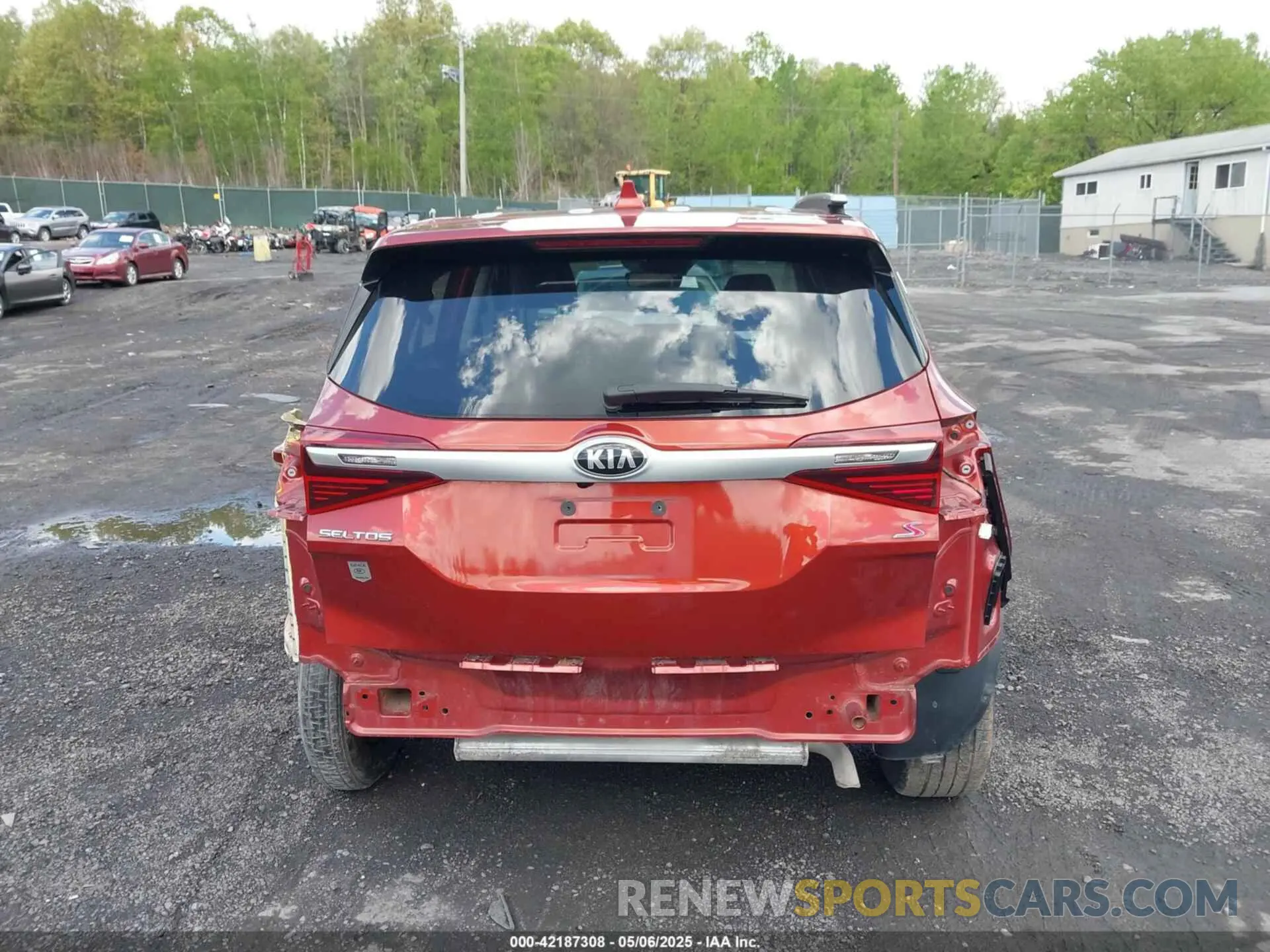 16 Photograph of a damaged car KNDEUCAA9M7074842 KIA SELTOS 2021