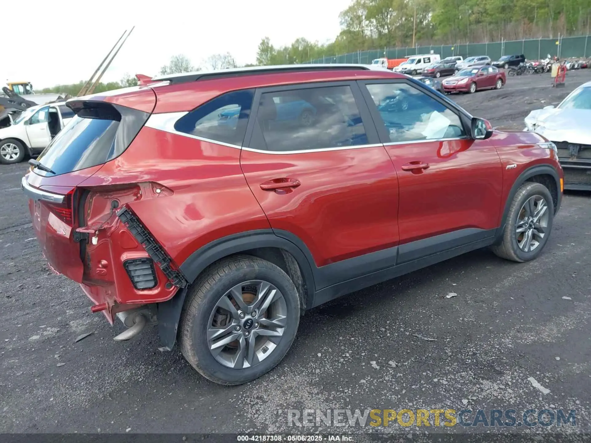 4 Photograph of a damaged car KNDEUCAA9M7074842 KIA SELTOS 2021